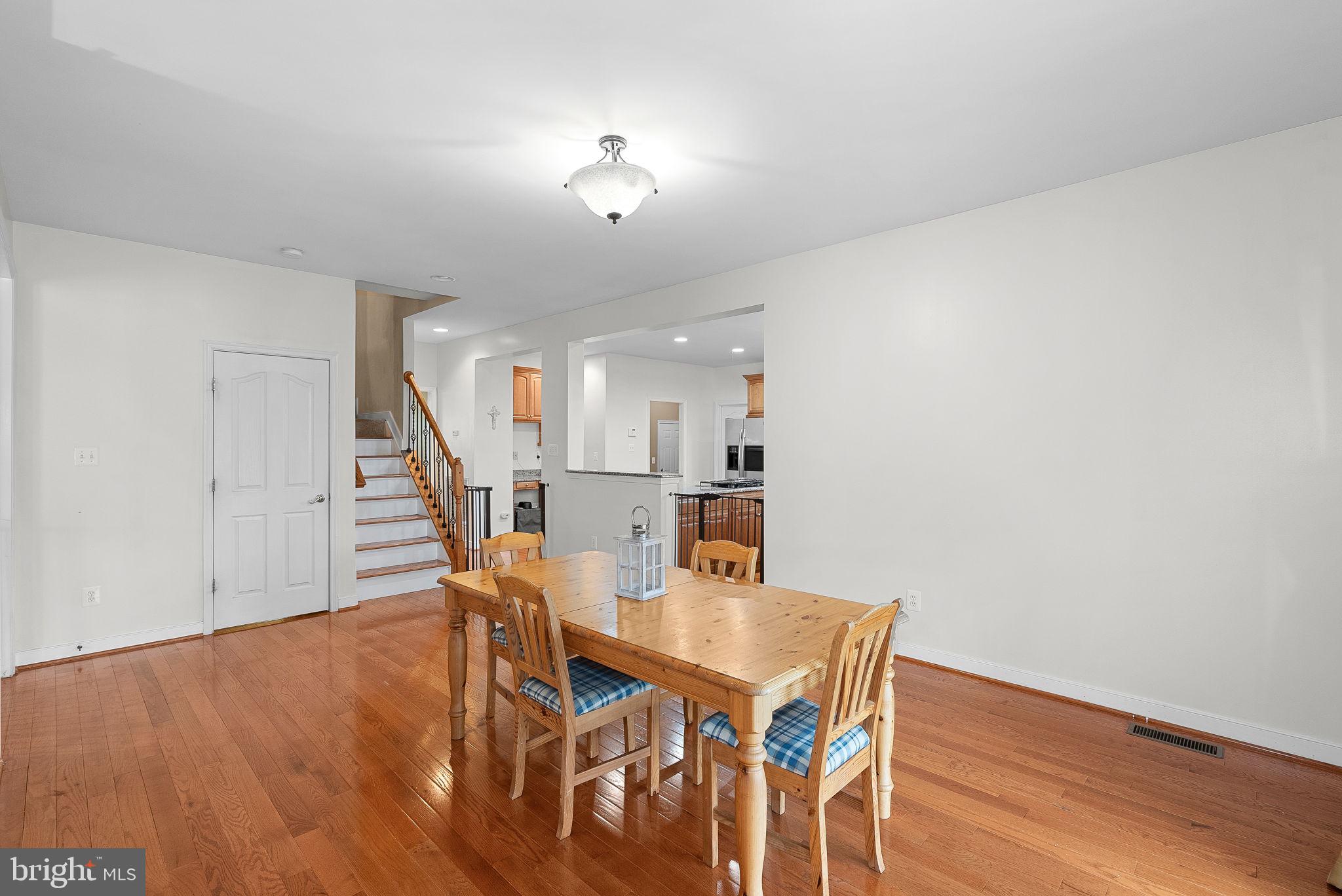 LEESBURG CROSSING - Residential