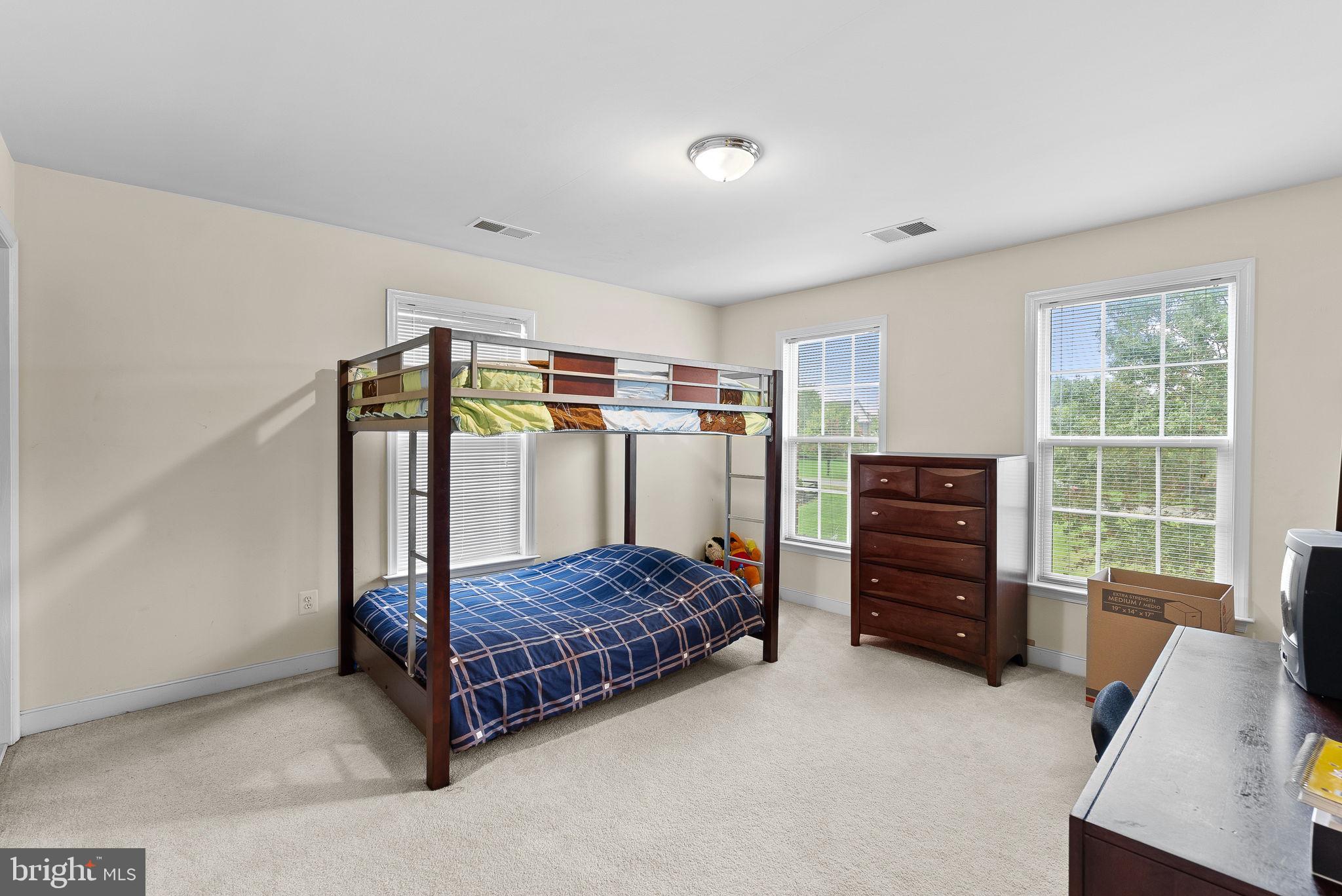 LEESBURG CROSSING - Residential