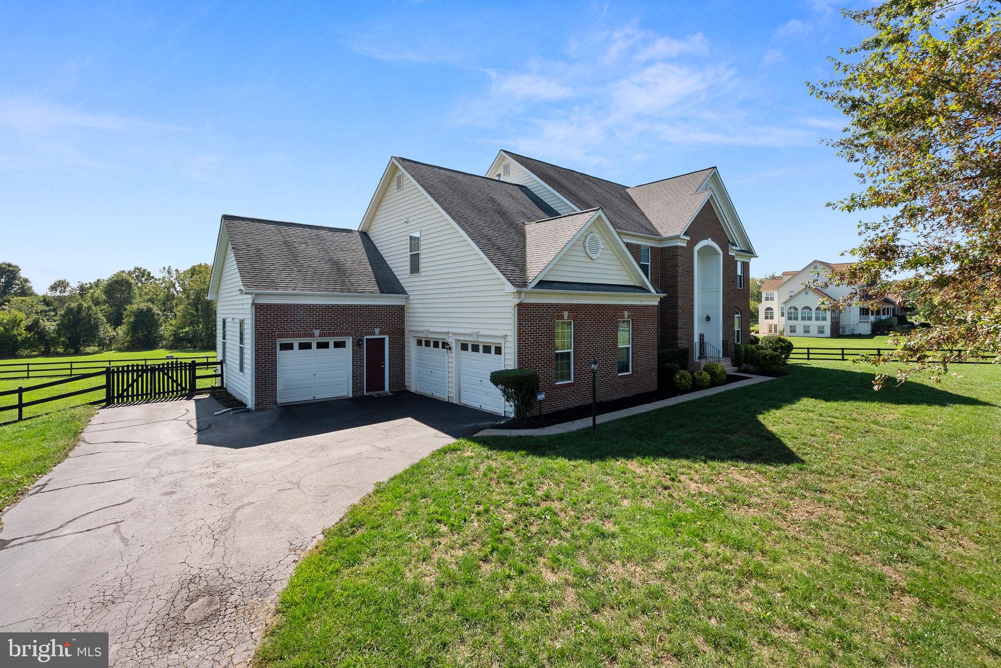 LEESBURG CROSSING - Residential