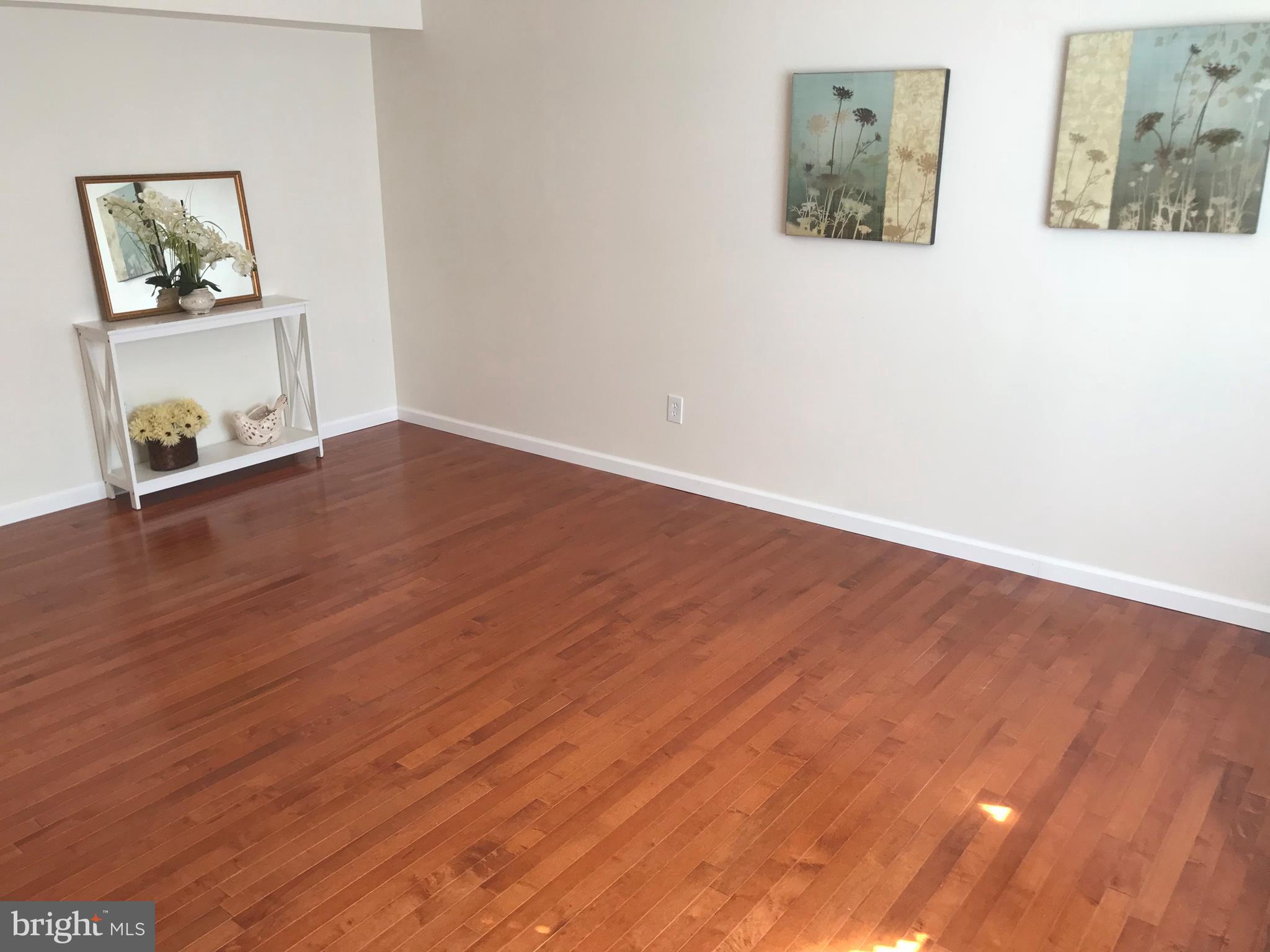 LONDON WOODS - Residential