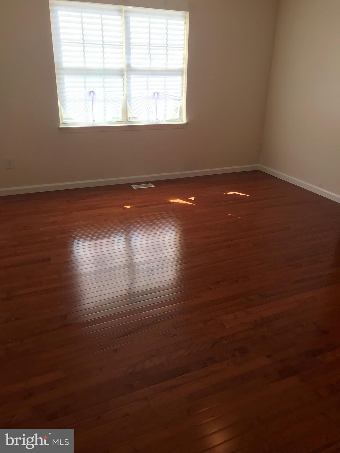 LONDON WOODS - Residential