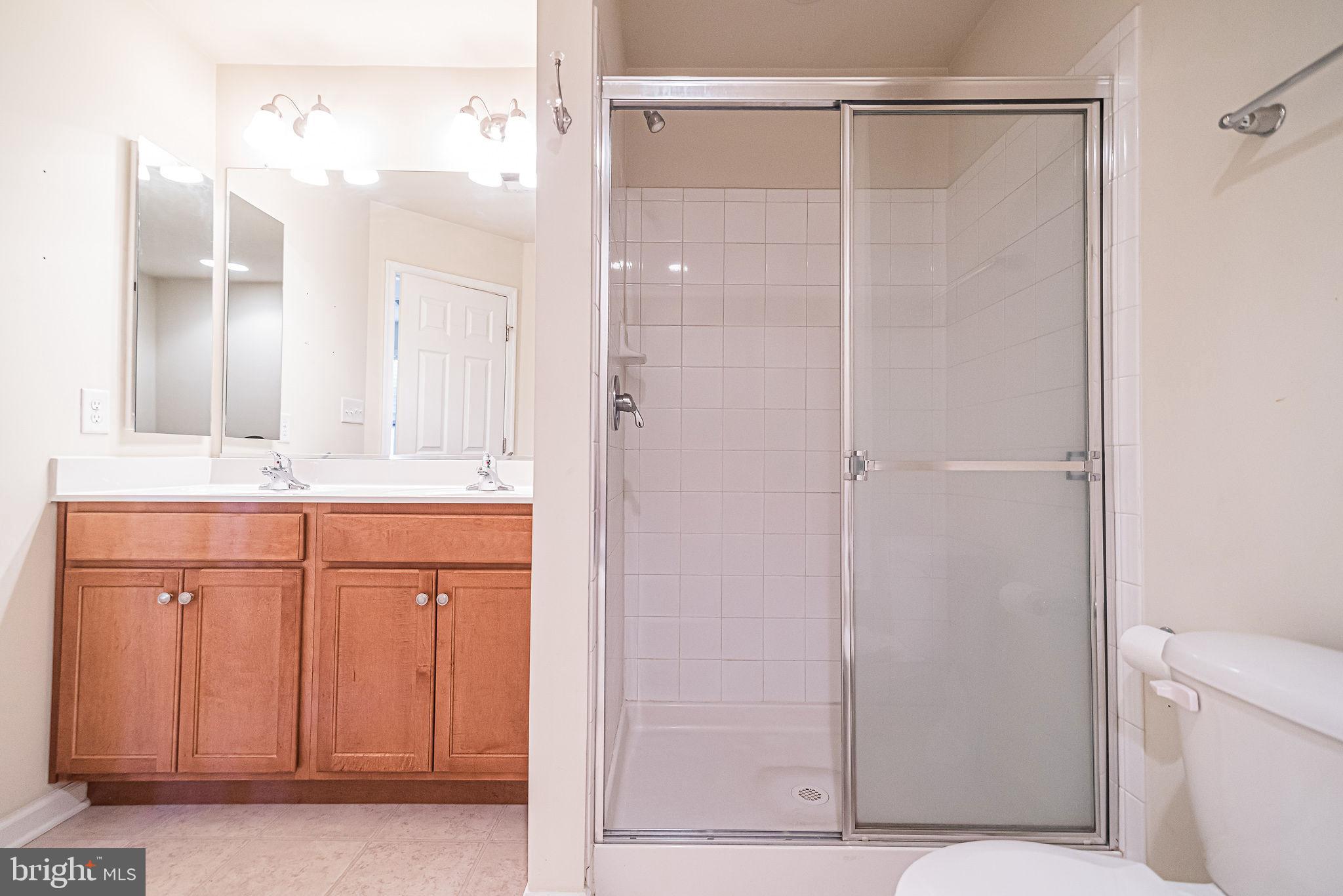 LAKELAND PLACE - Residential Lease