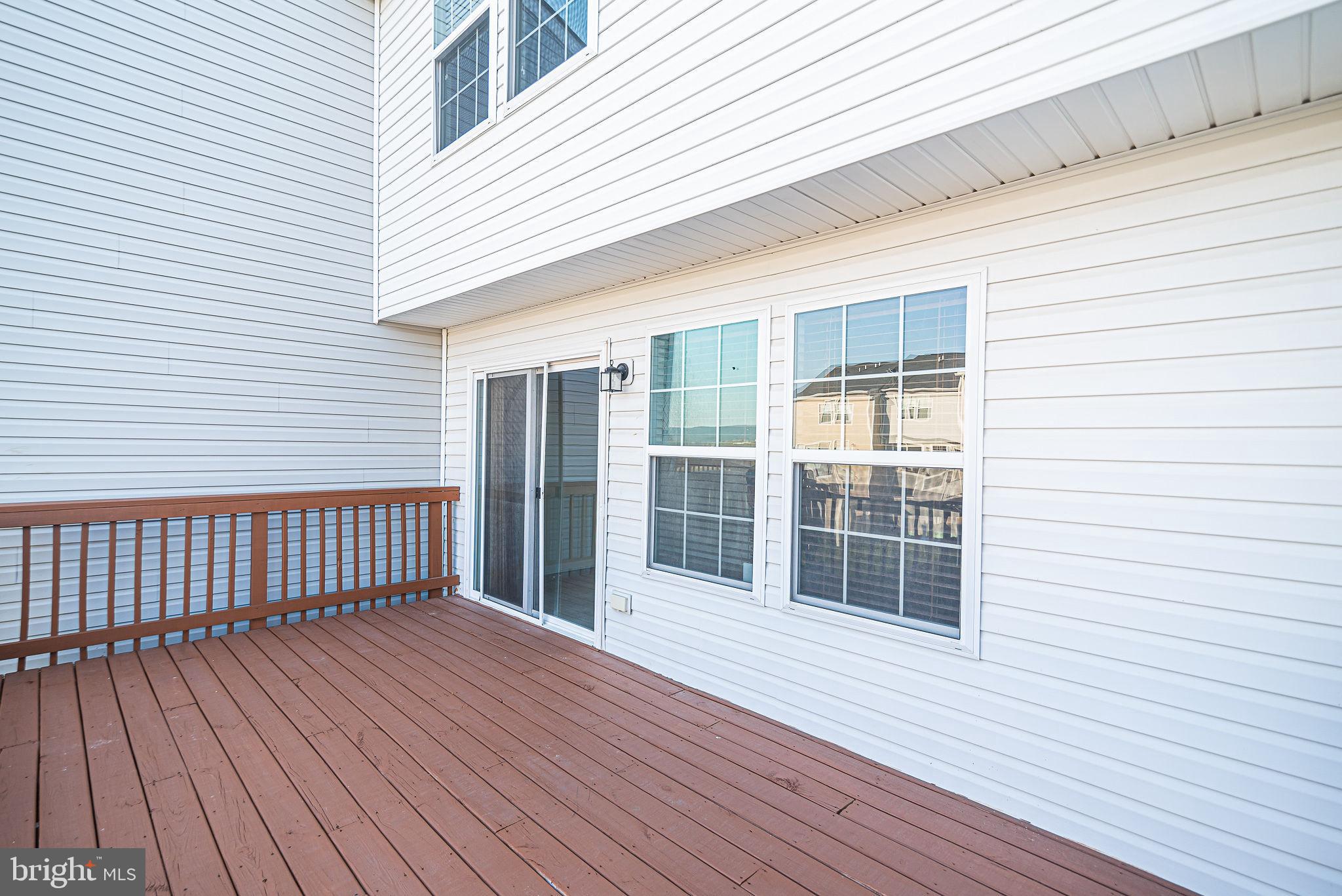 LAKELAND PLACE - Residential Lease