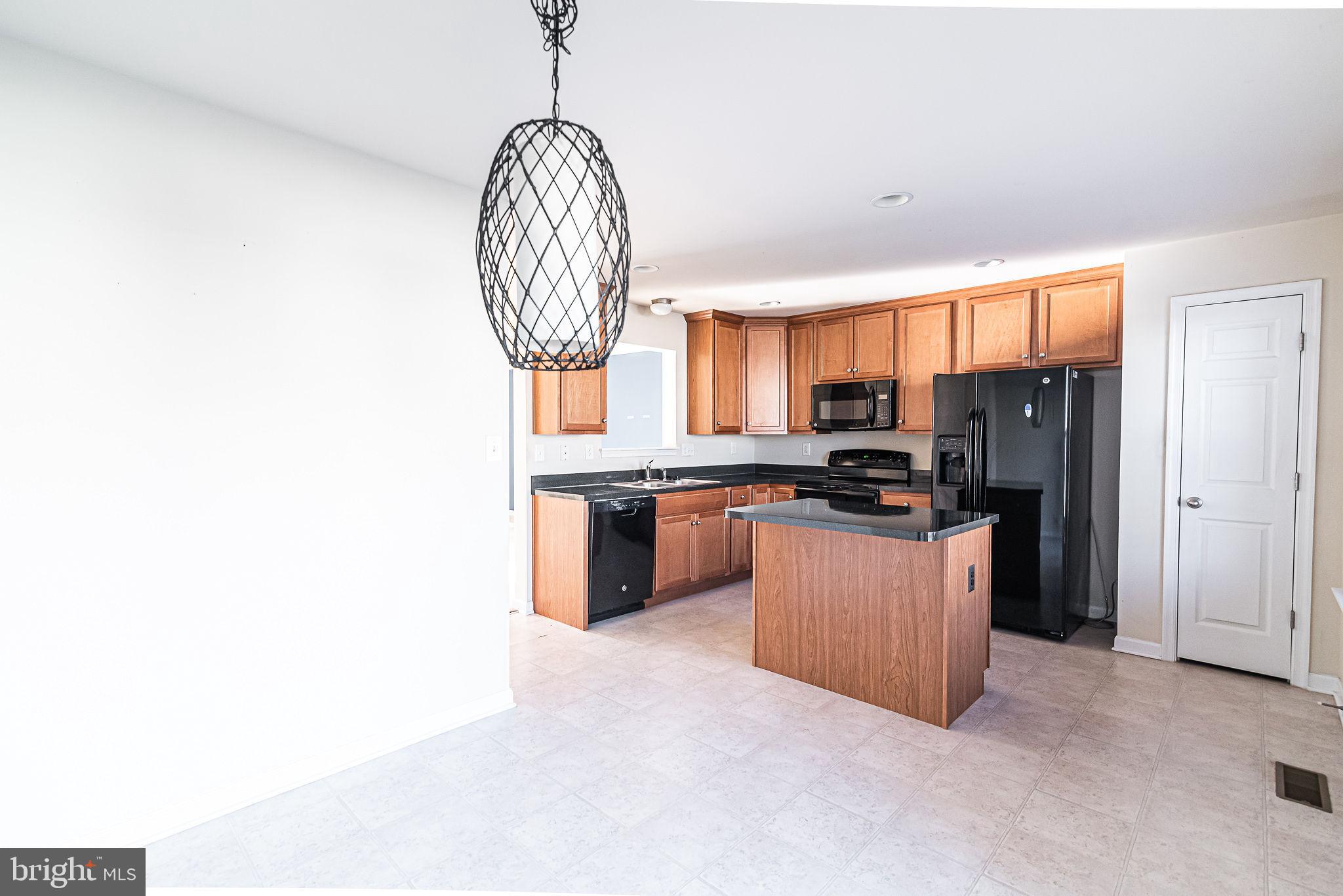 LAKELAND PLACE - Residential Lease