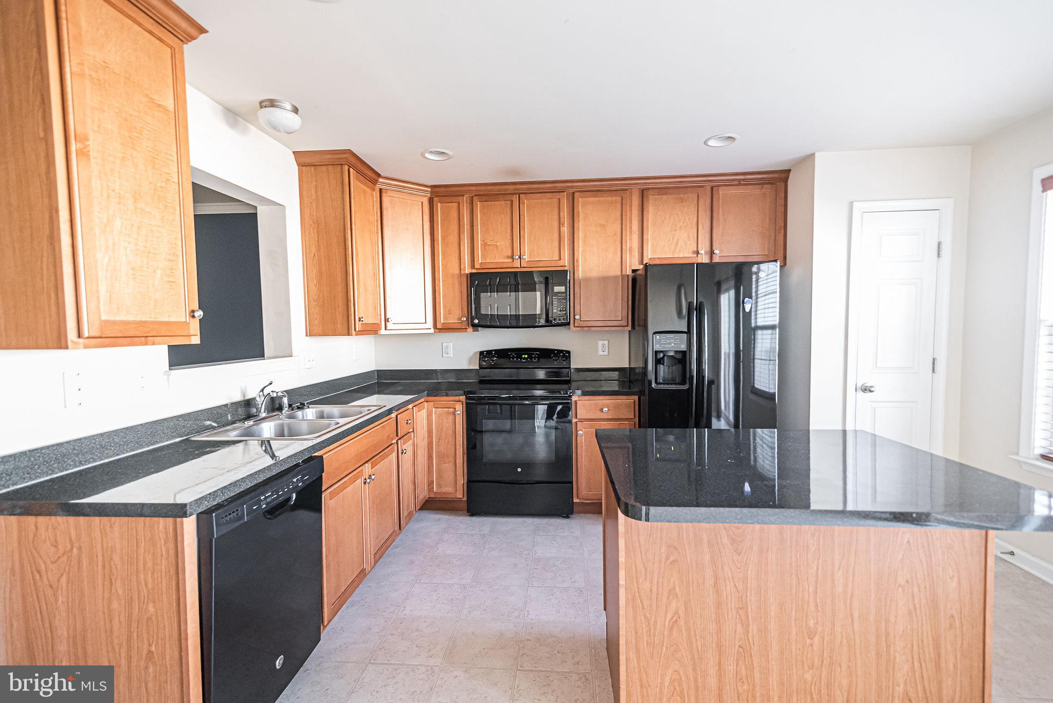 LAKELAND PLACE - Residential Lease