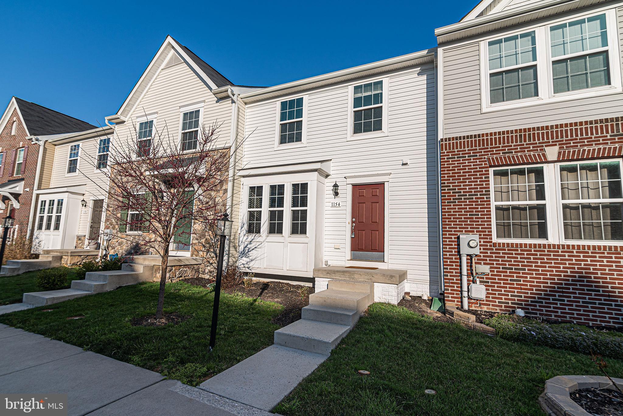 LAKELAND PLACE - Residential Lease