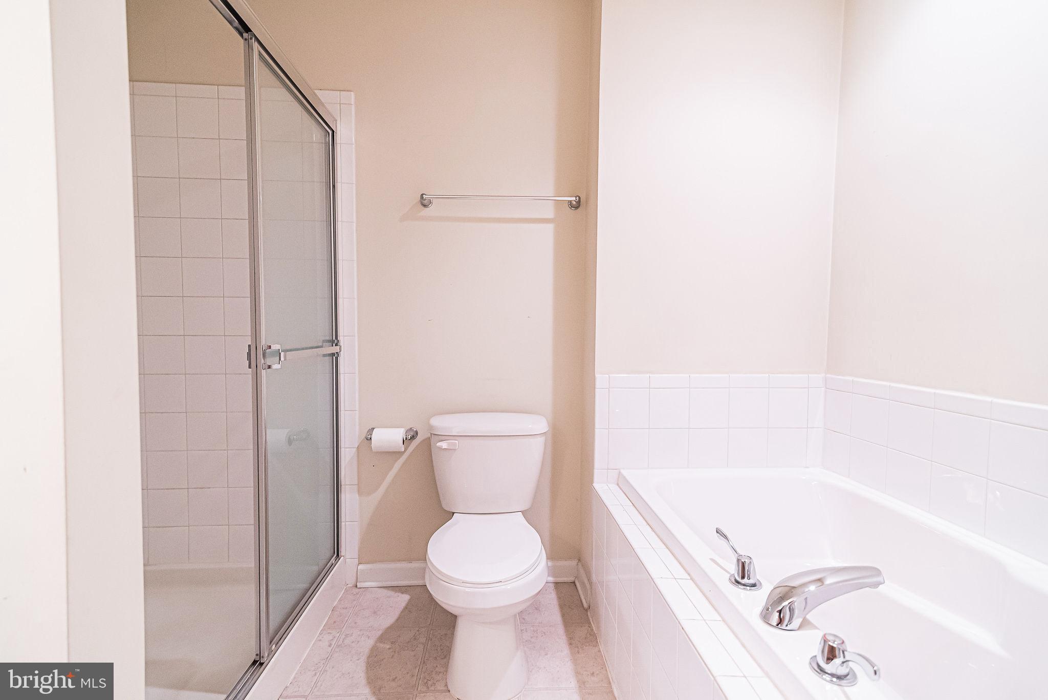 LAKELAND PLACE - Residential Lease