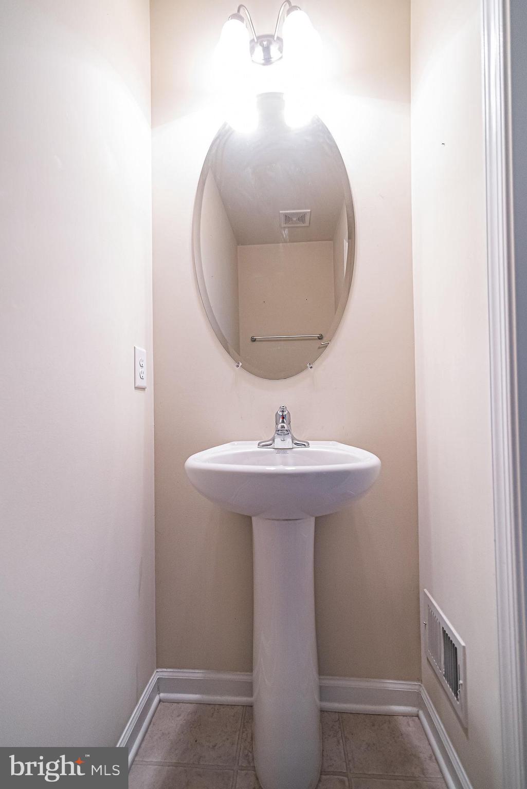 LAKELAND PLACE - Residential Lease