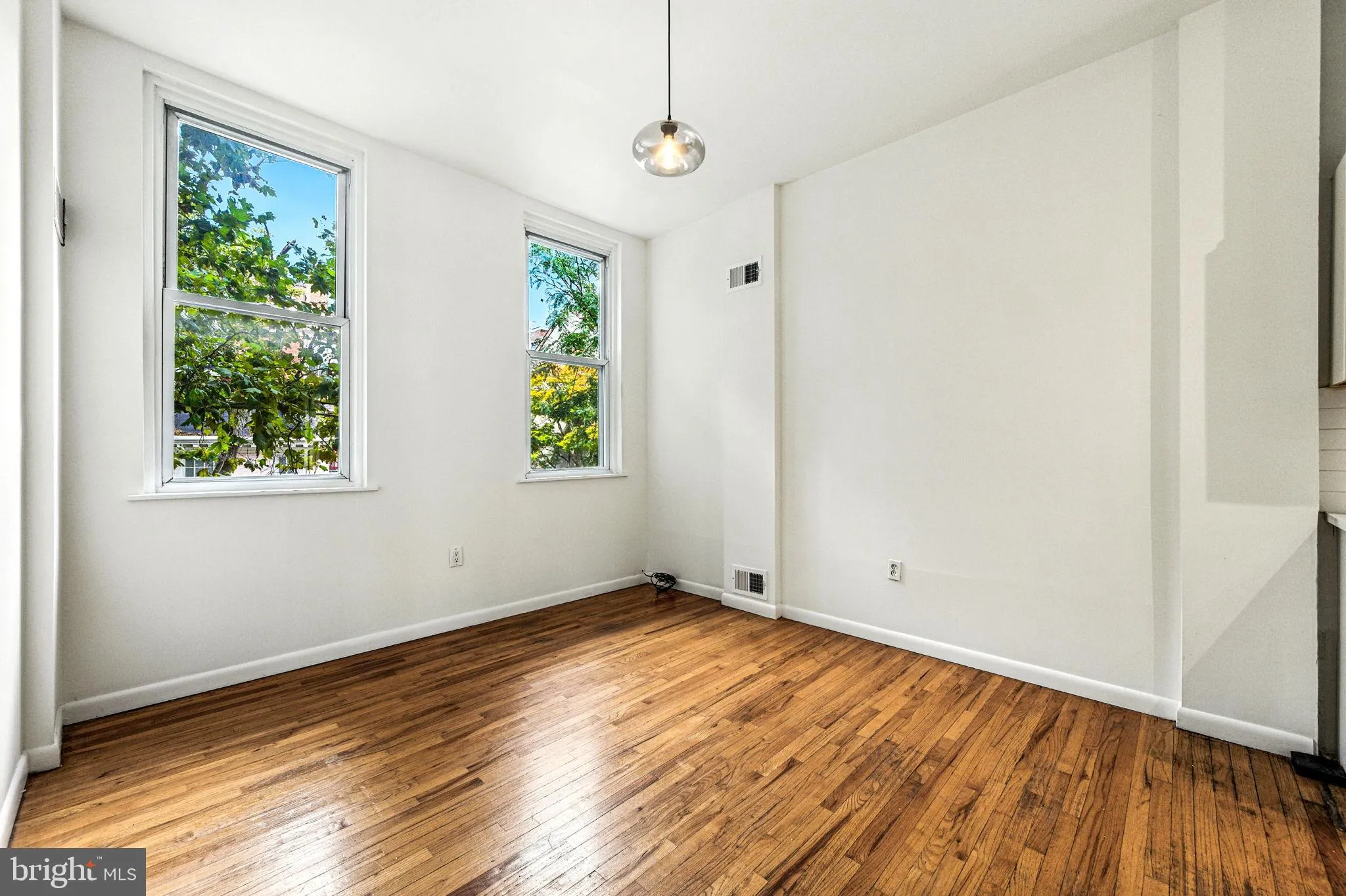 Philadelphia, Pennsylvania 19107, United States, 2 Bedrooms Bedrooms, ,1 BathroomBathrooms,Residential,Contingent,208535