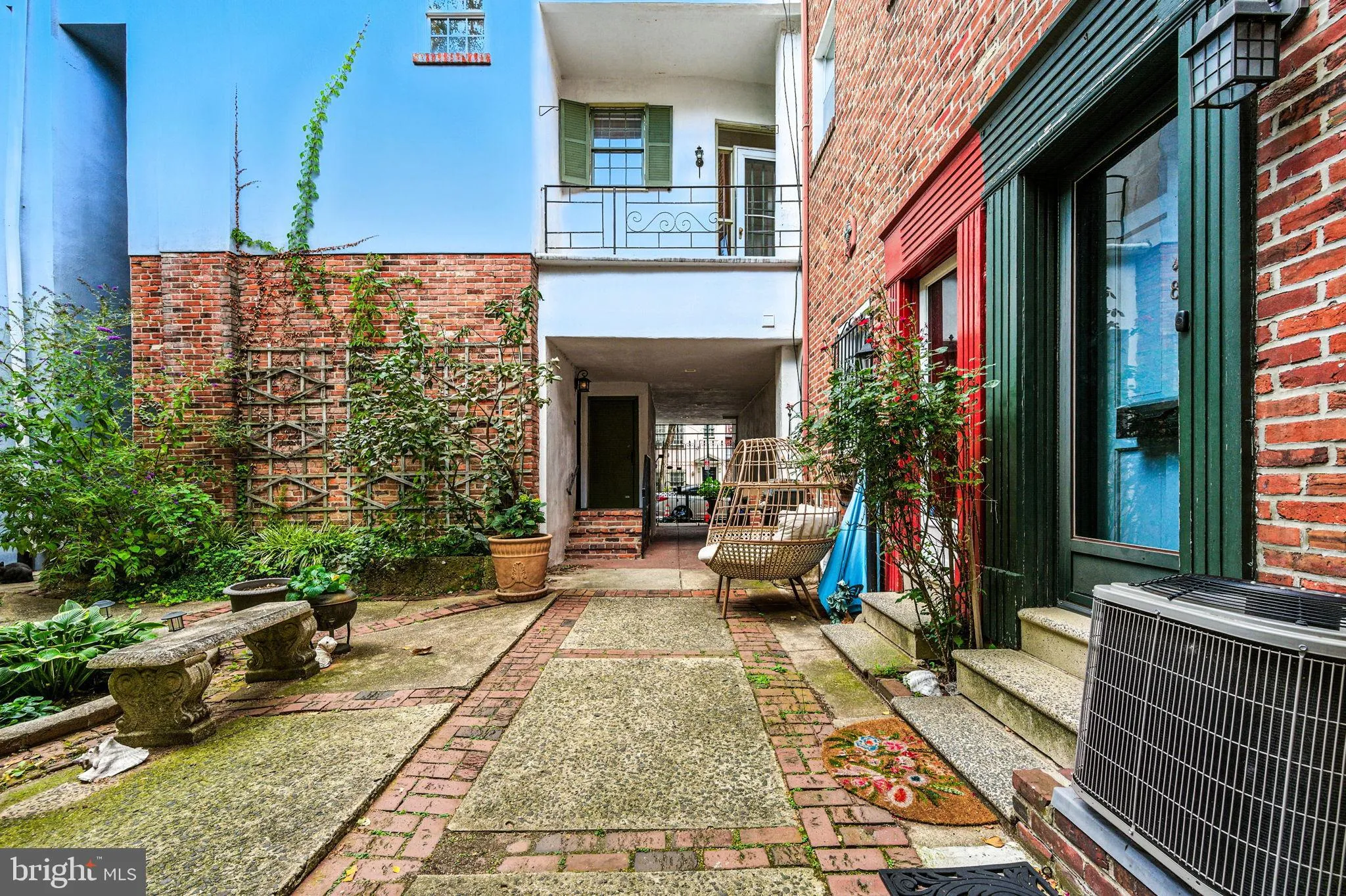 Philadelphia, Pennsylvania 19107, United States, 2 Bedrooms Bedrooms, ,1 BathroomBathrooms,Residential,Contingent,208535