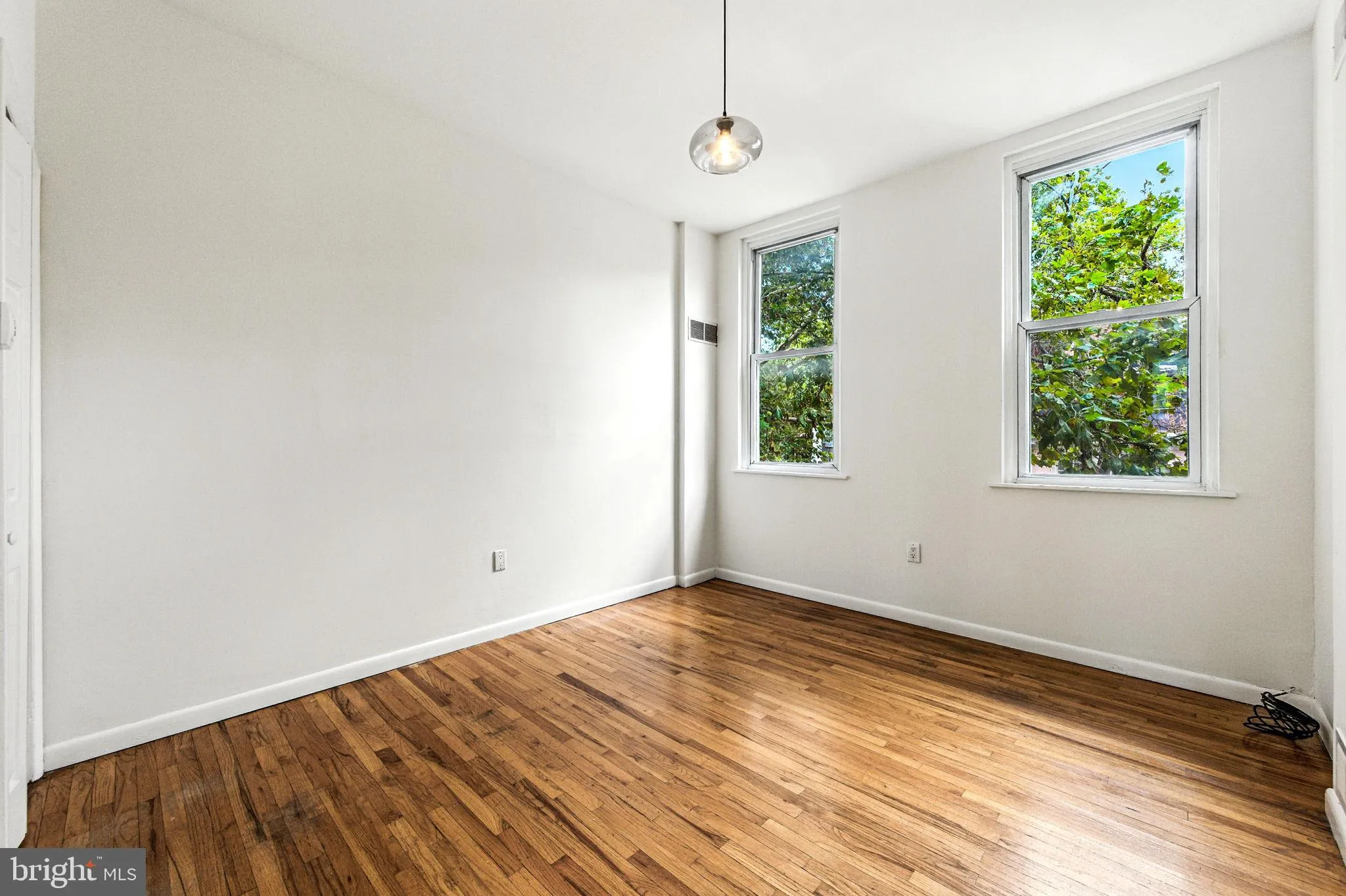 Philadelphia, Pennsylvania 19107, United States, 2 Bedrooms Bedrooms, ,1 BathroomBathrooms,Residential,Contingent,208535