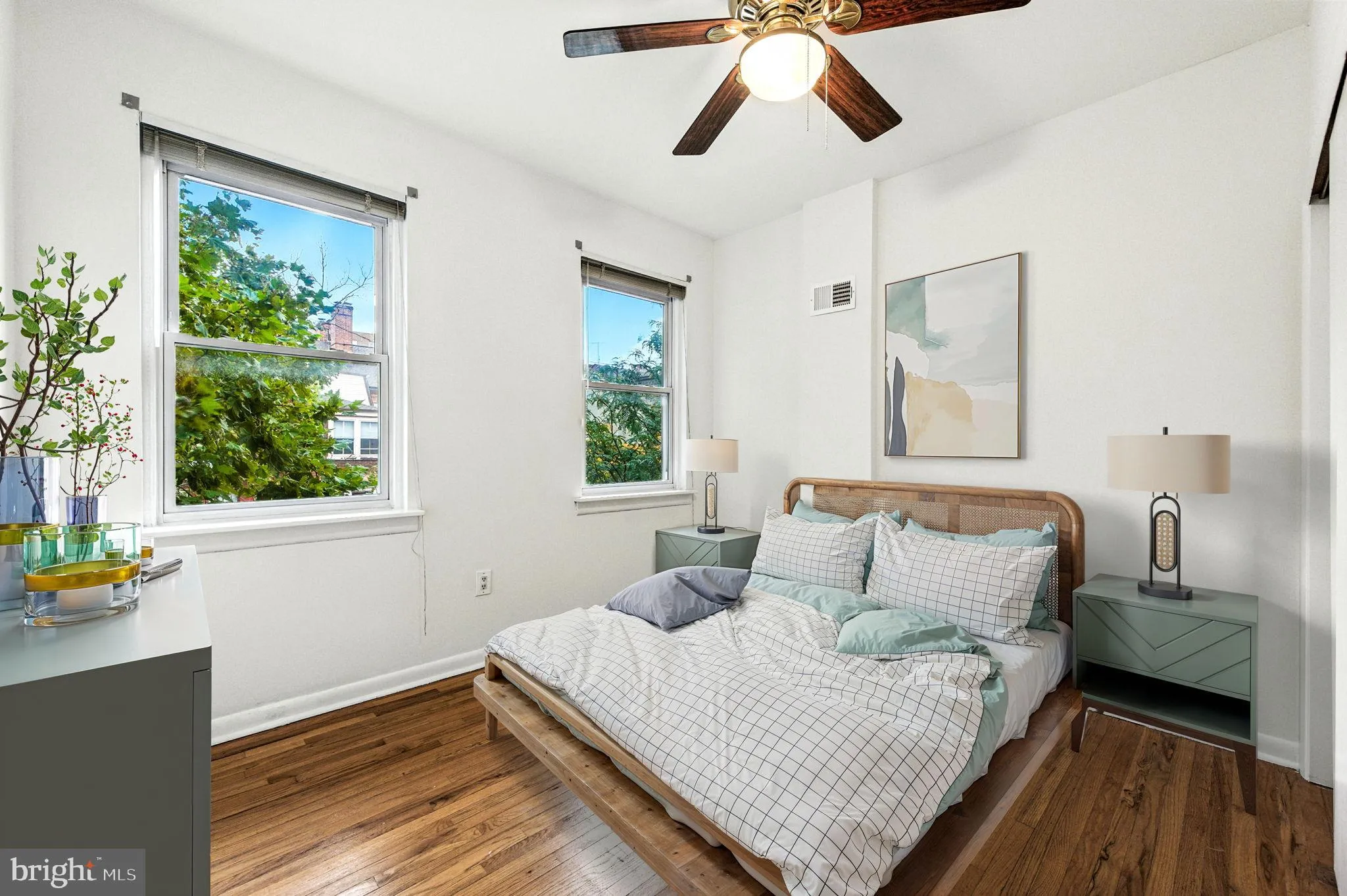 Philadelphia, Pennsylvania 19107, United States, 2 Bedrooms Bedrooms, ,1 BathroomBathrooms,Residential,Contingent,208535