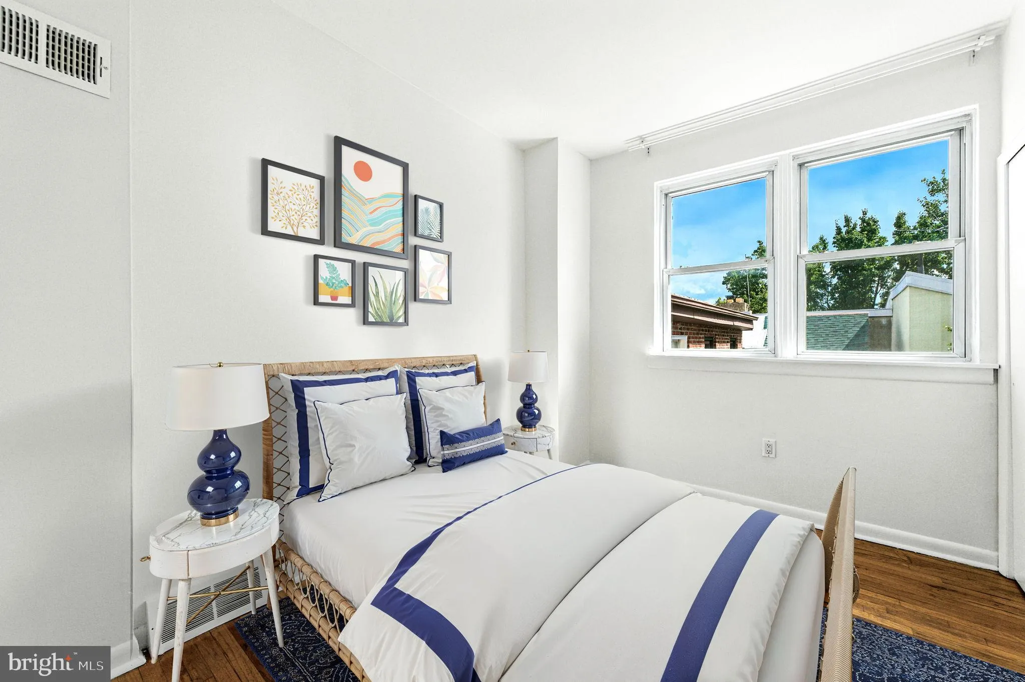 Philadelphia, Pennsylvania 19107, United States, 2 Bedrooms Bedrooms, ,1 BathroomBathrooms,Residential,Contingent,208535