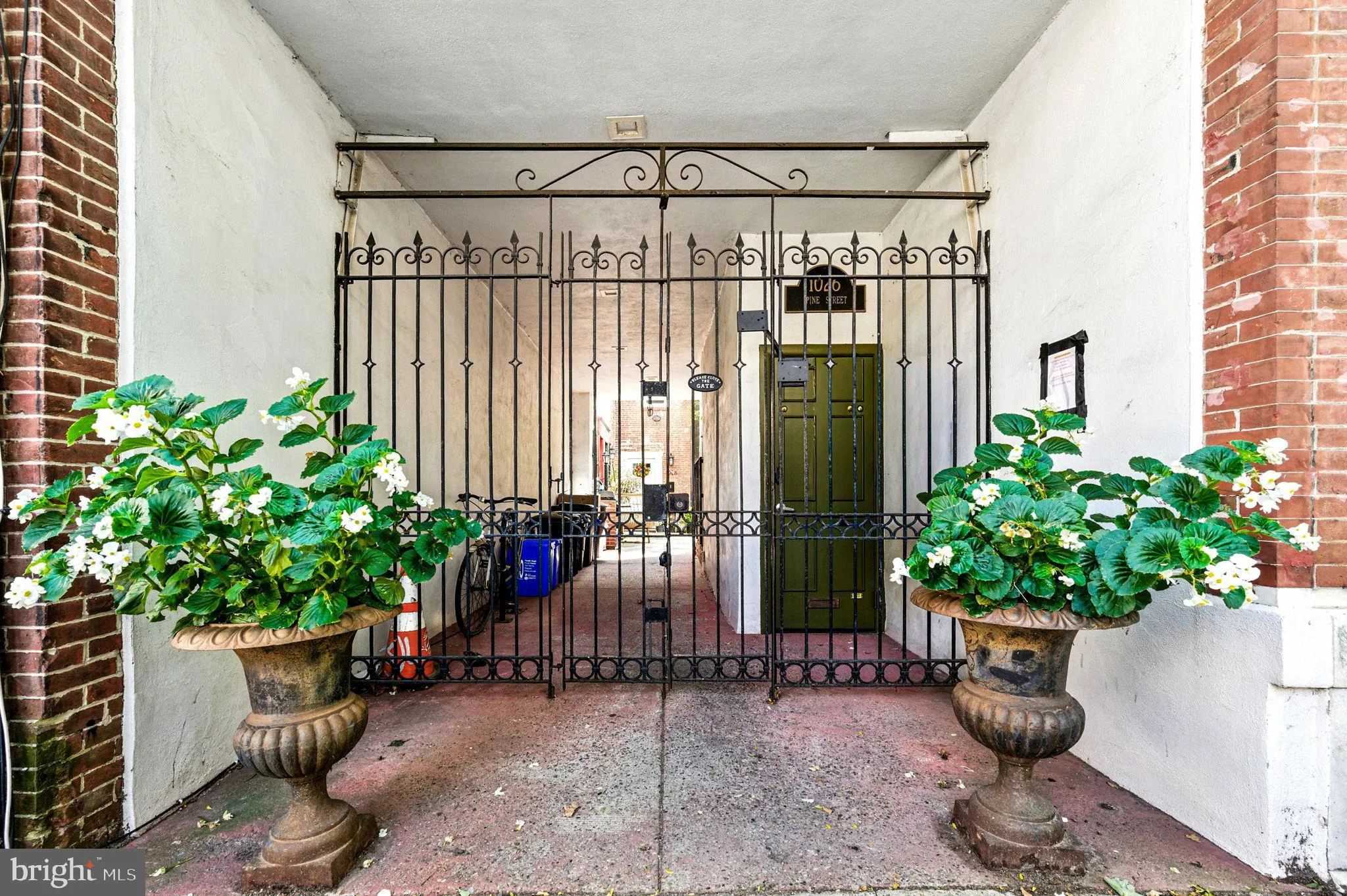 Philadelphia, Pennsylvania 19107, United States, 2 Bedrooms Bedrooms, ,1 BathroomBathrooms,Residential,Contingent,208535