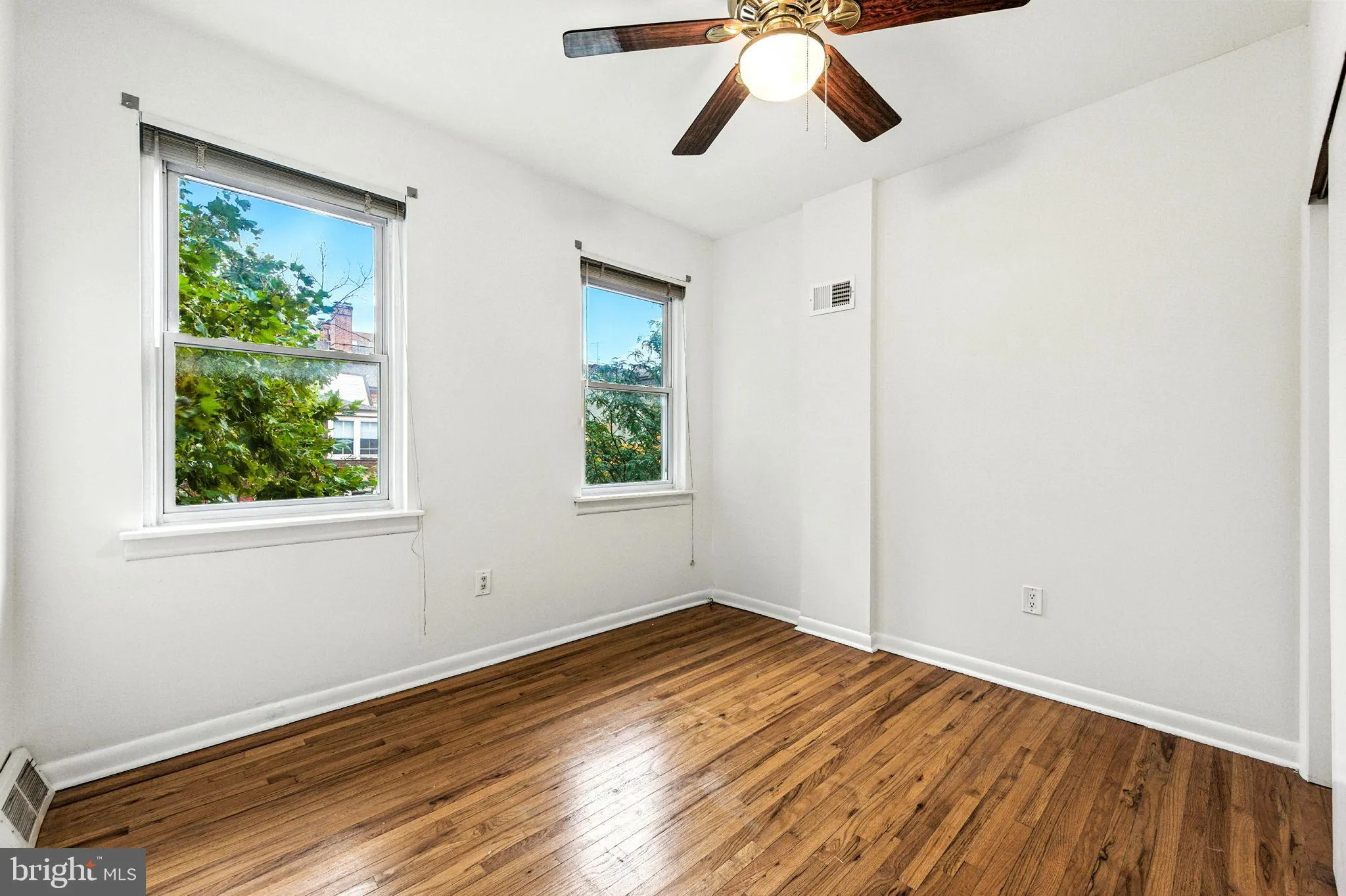 Philadelphia, Pennsylvania 19107, United States, 2 Bedrooms Bedrooms, ,1 BathroomBathrooms,Residential,Contingent,208535