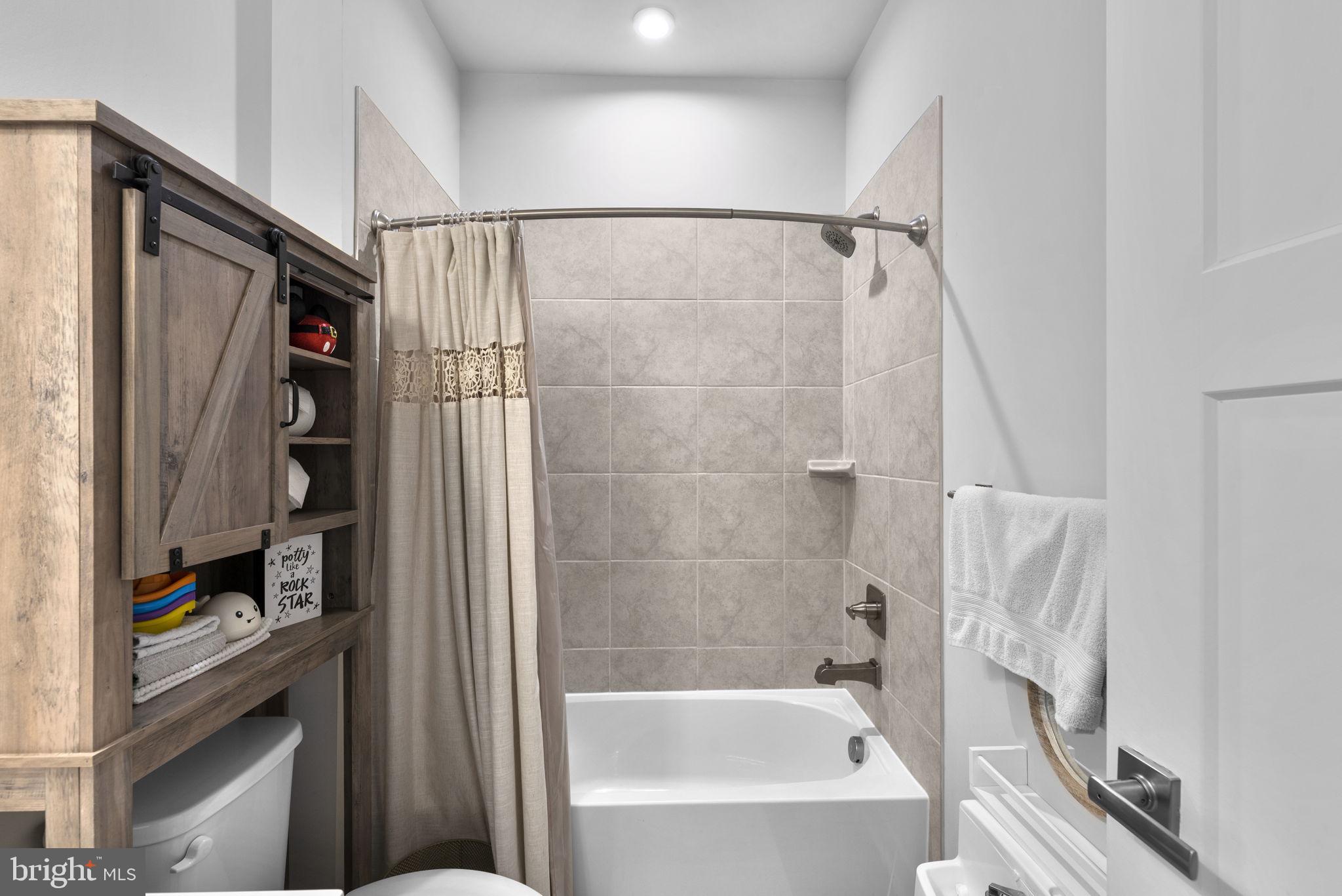 GREENLEIGH AT CROSSROADS - Residential Lease