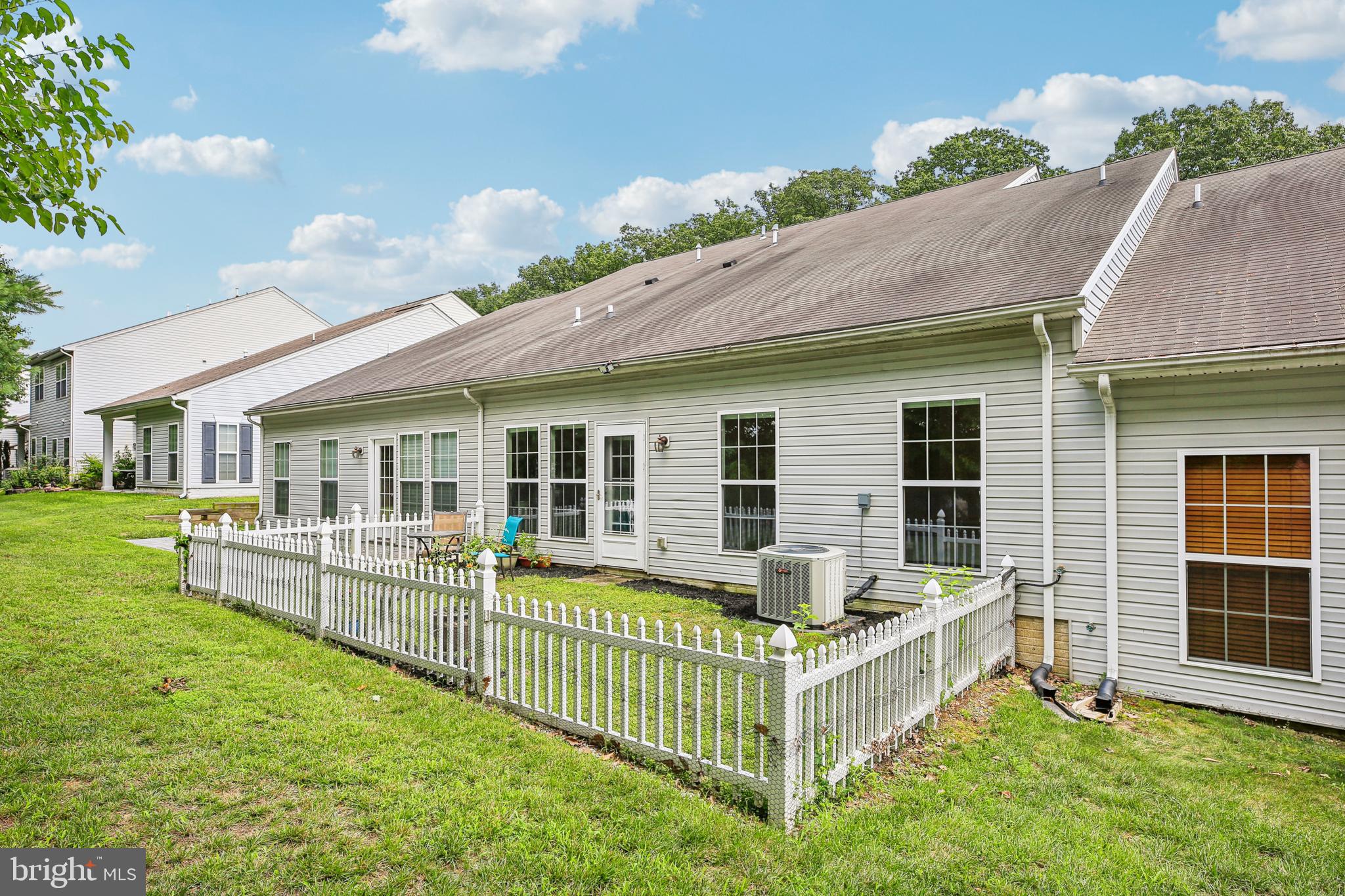 GUILFORD MEWS - Residential