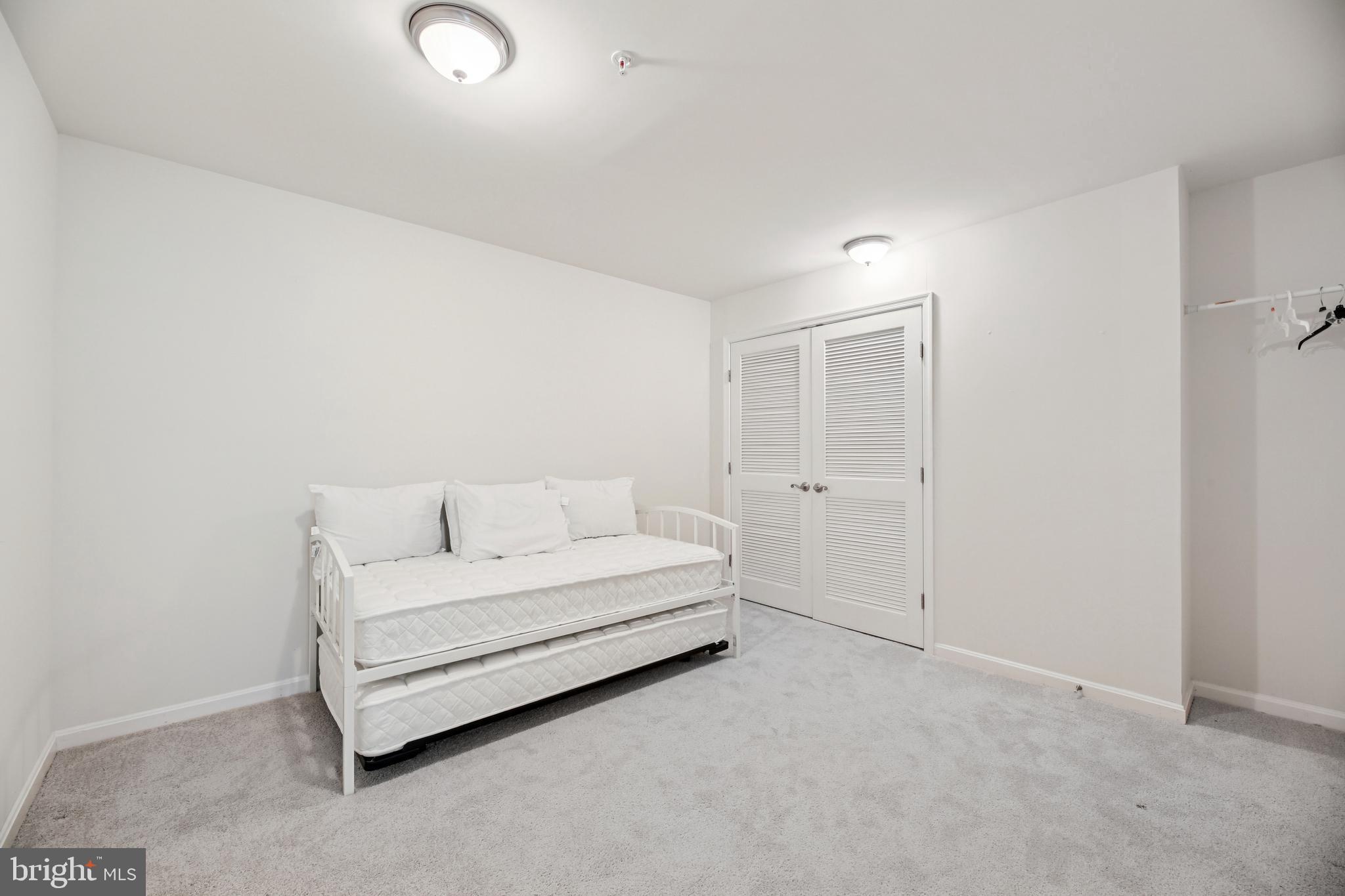 GUILFORD MEWS - Residential