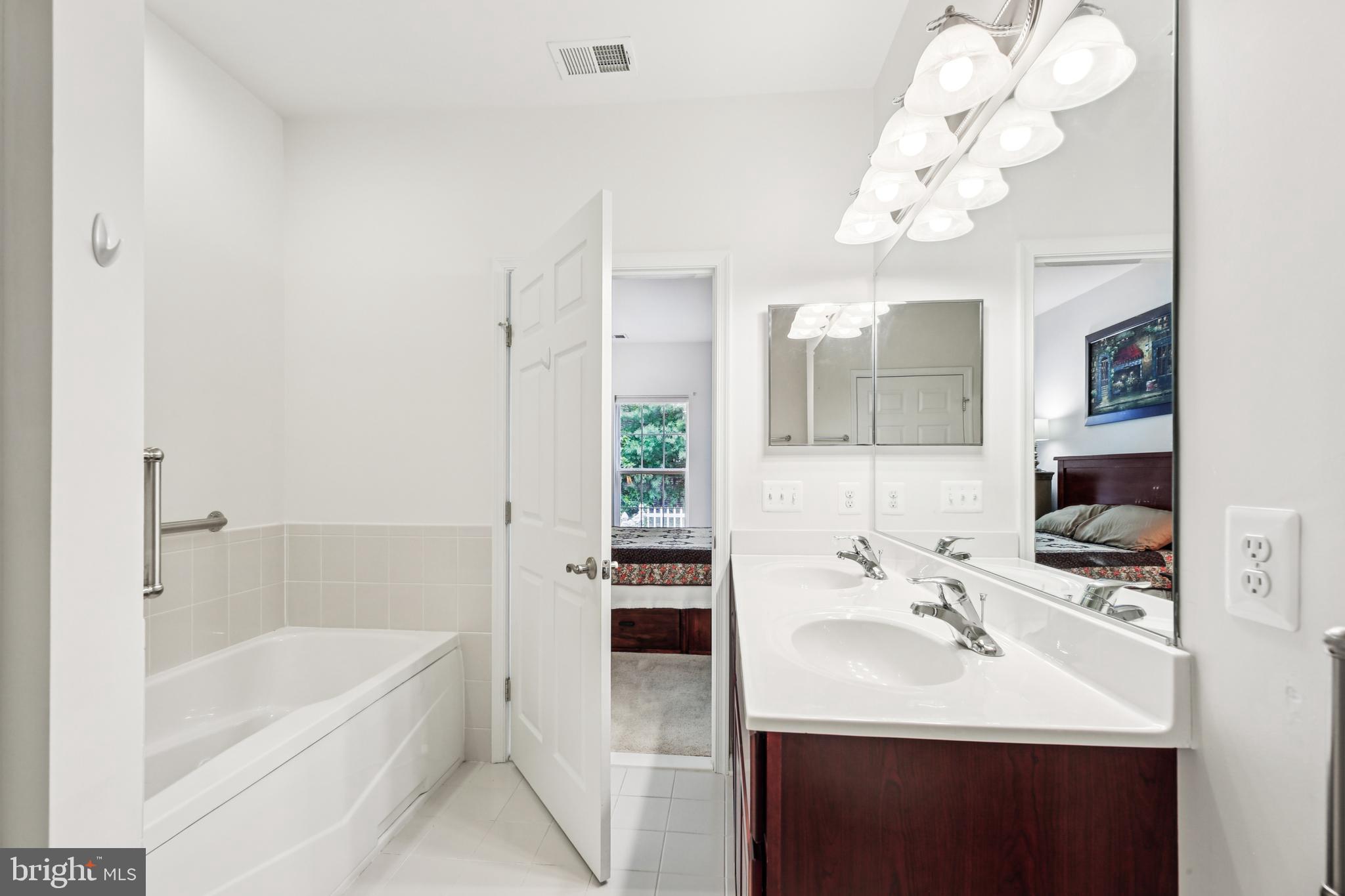 GUILFORD MEWS - Residential