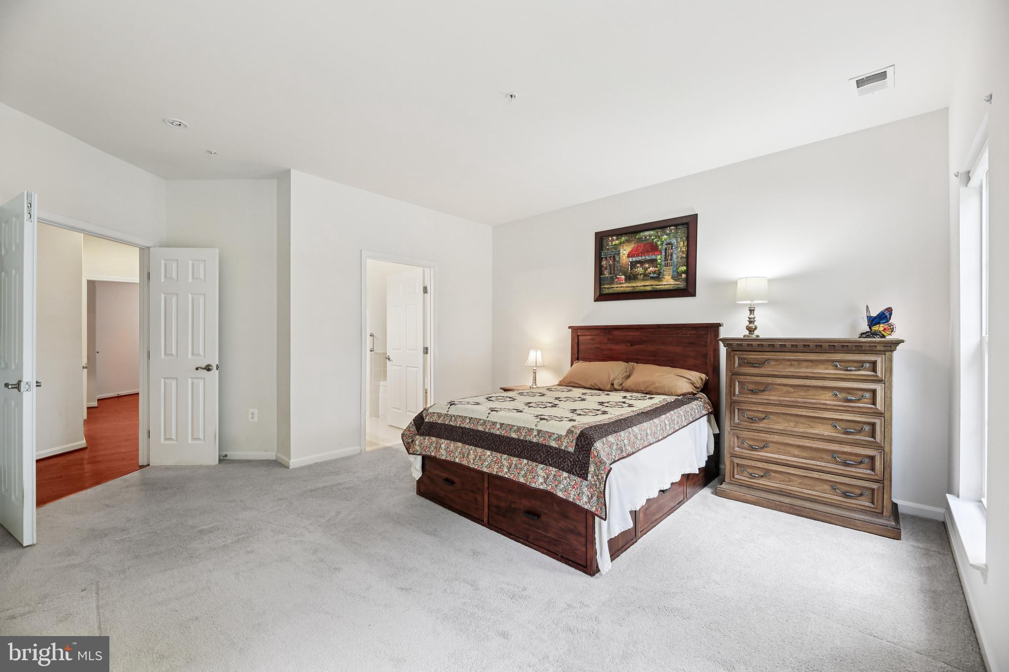 GUILFORD MEWS - Residential