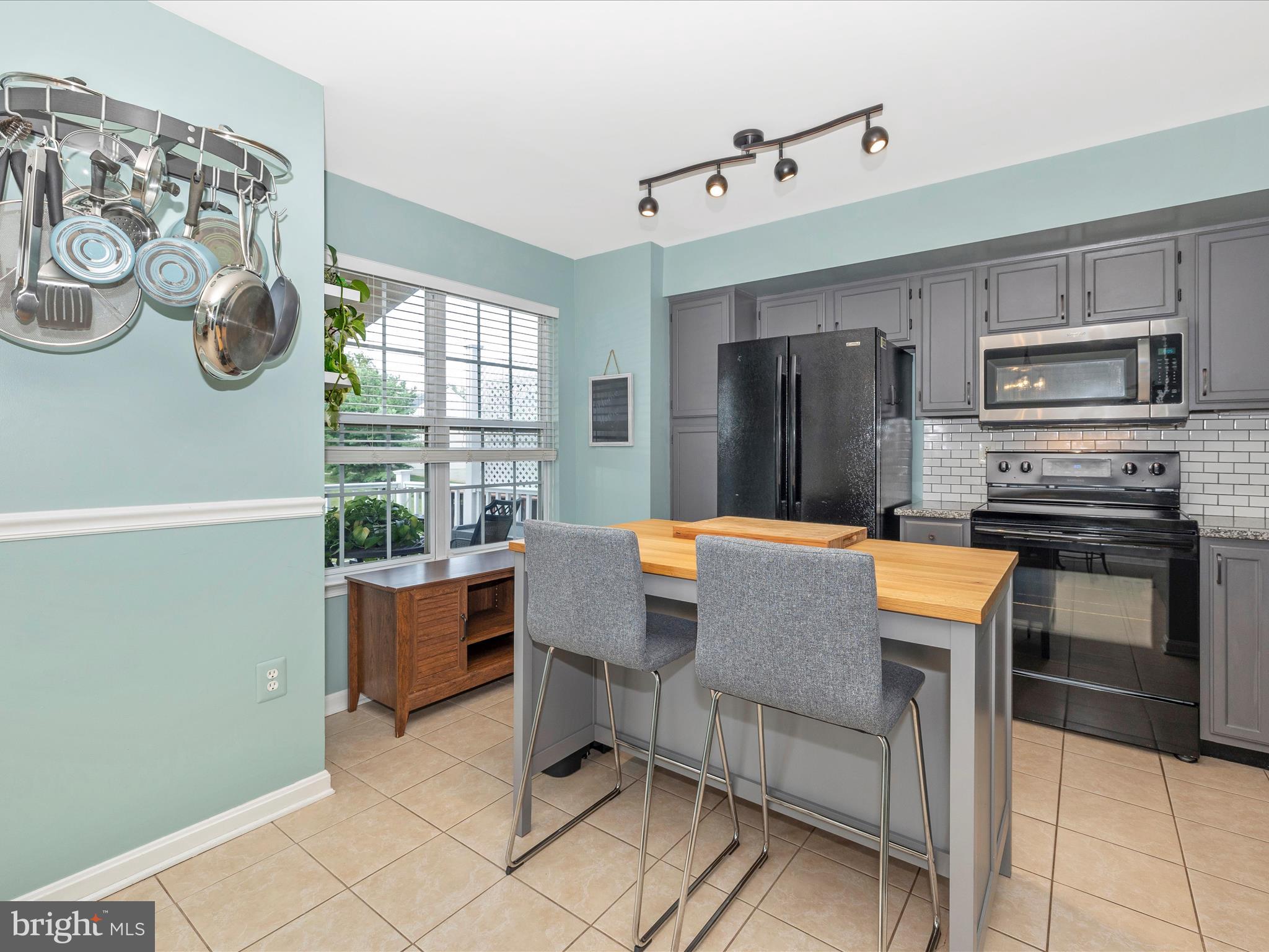 SPRING RIDGE - Residential