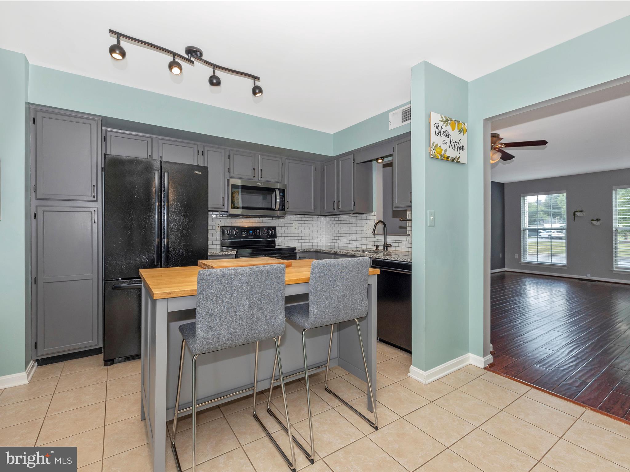 SPRING RIDGE - Residential