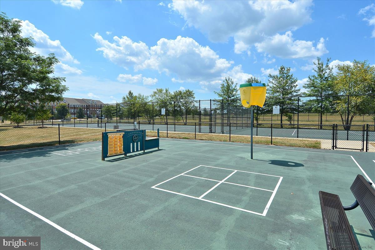 LAUREL HILL - Residential Lease