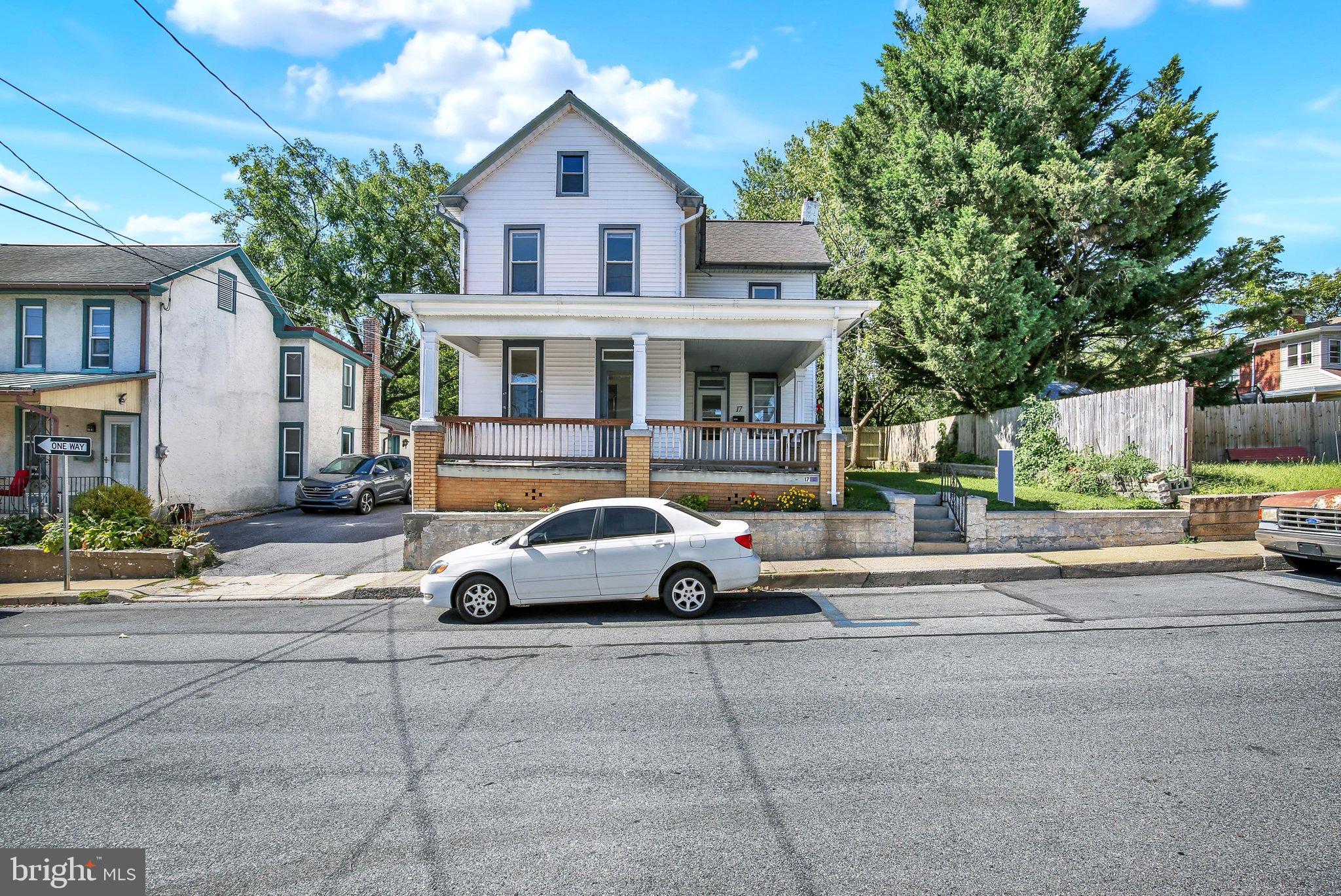 17 OAK STREET S