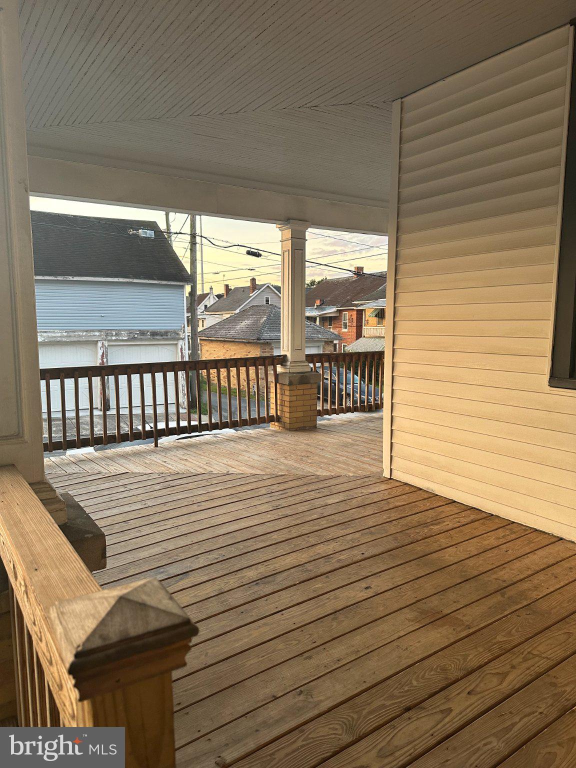 17 OAK STREET S