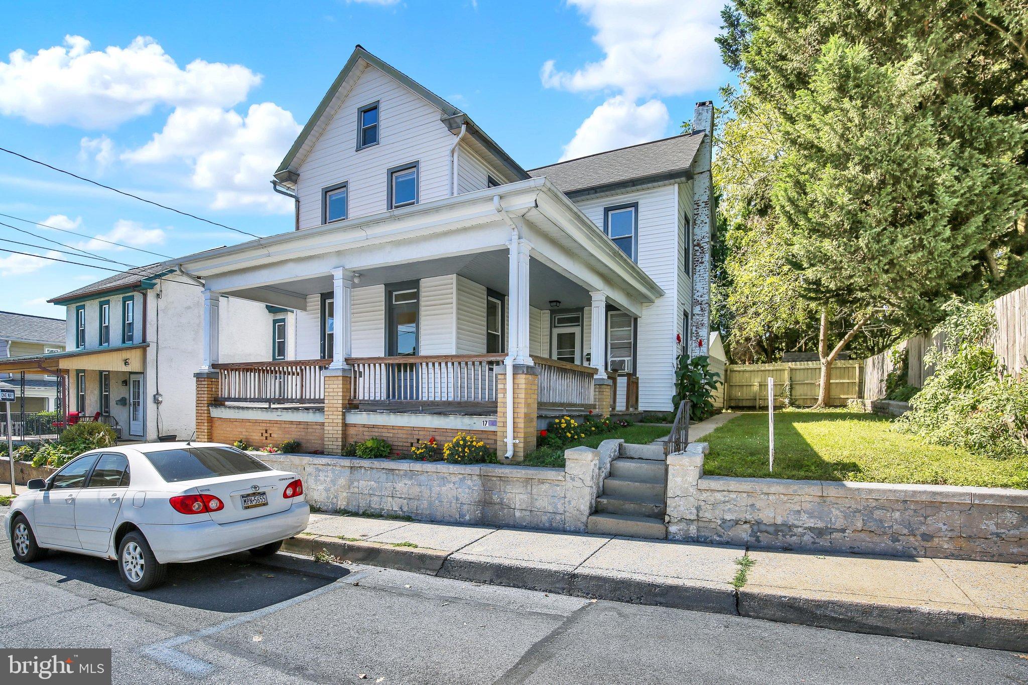 17 OAK STREET S