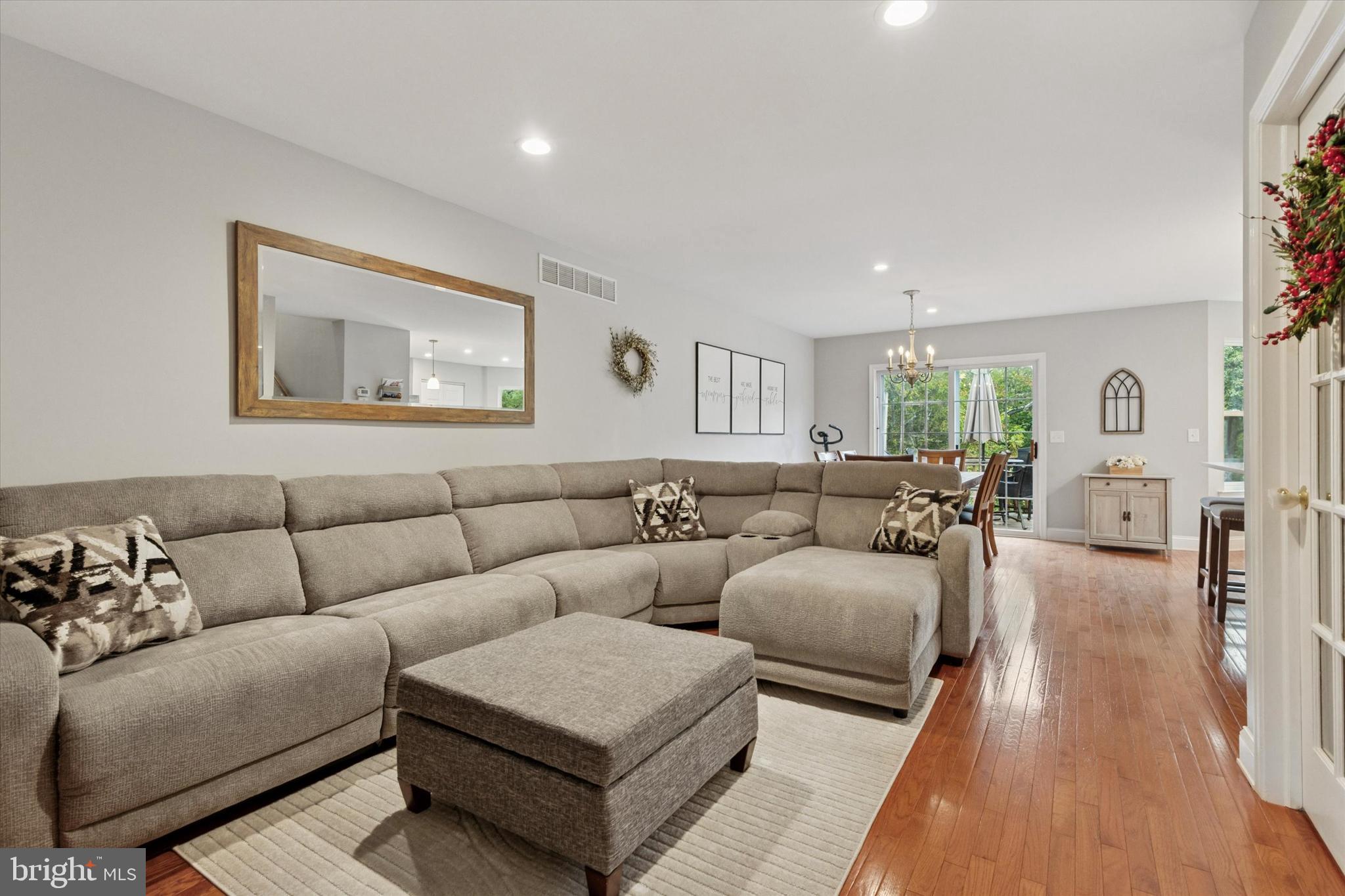 552 CREEKSIDE DRIVE