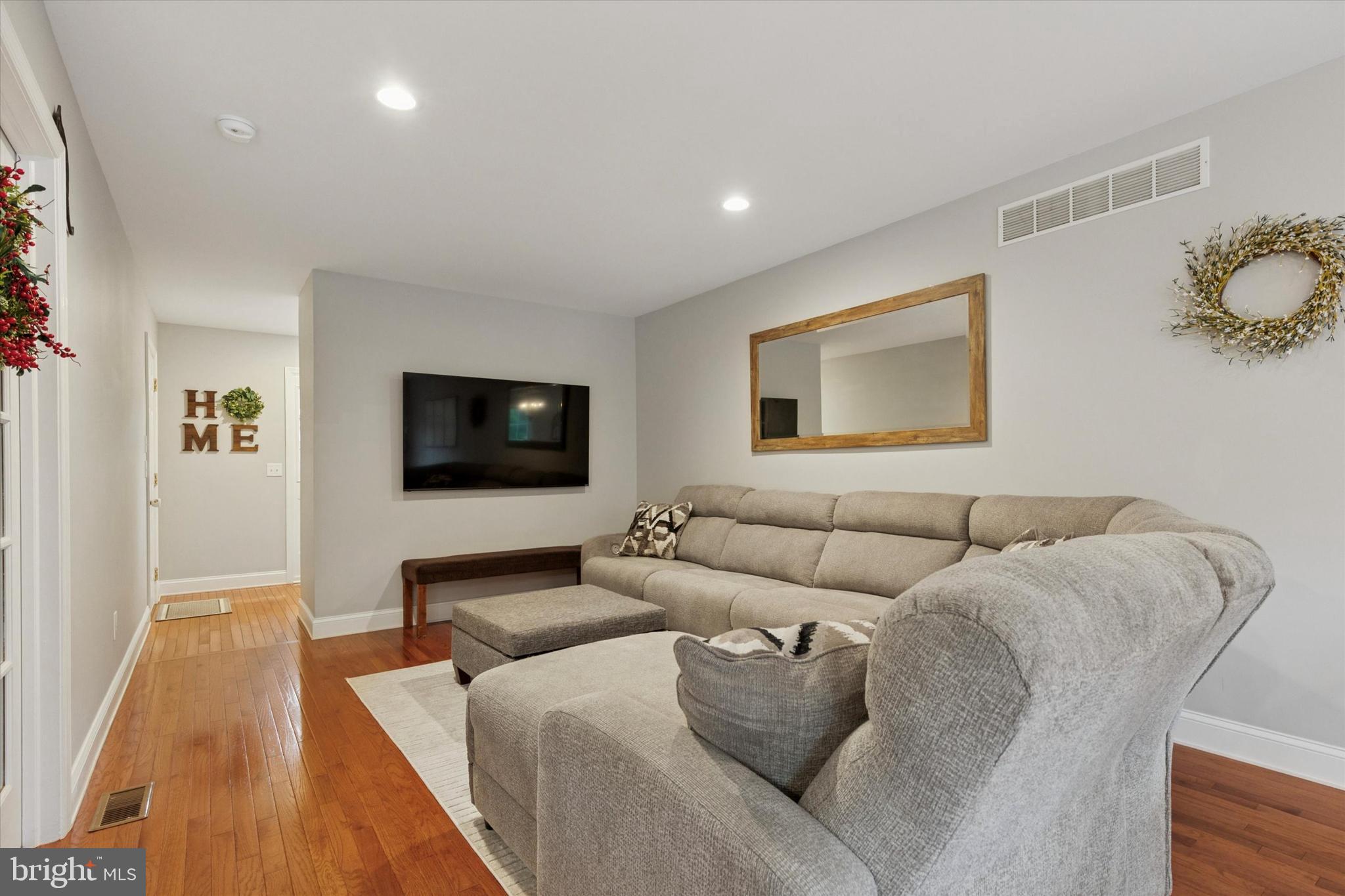 552 CREEKSIDE DRIVE