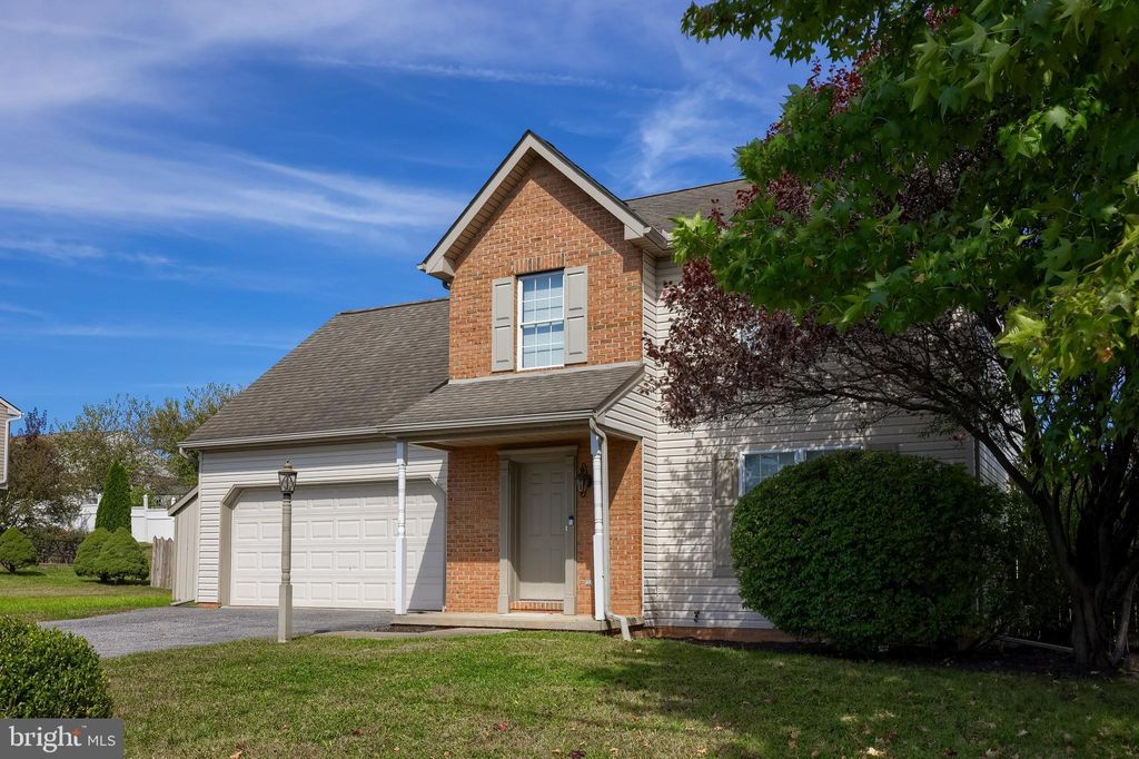 Photo of 265 Chestnut Street, MOUNT WOLF, PA 17347 (MLS # PAYK2091334)