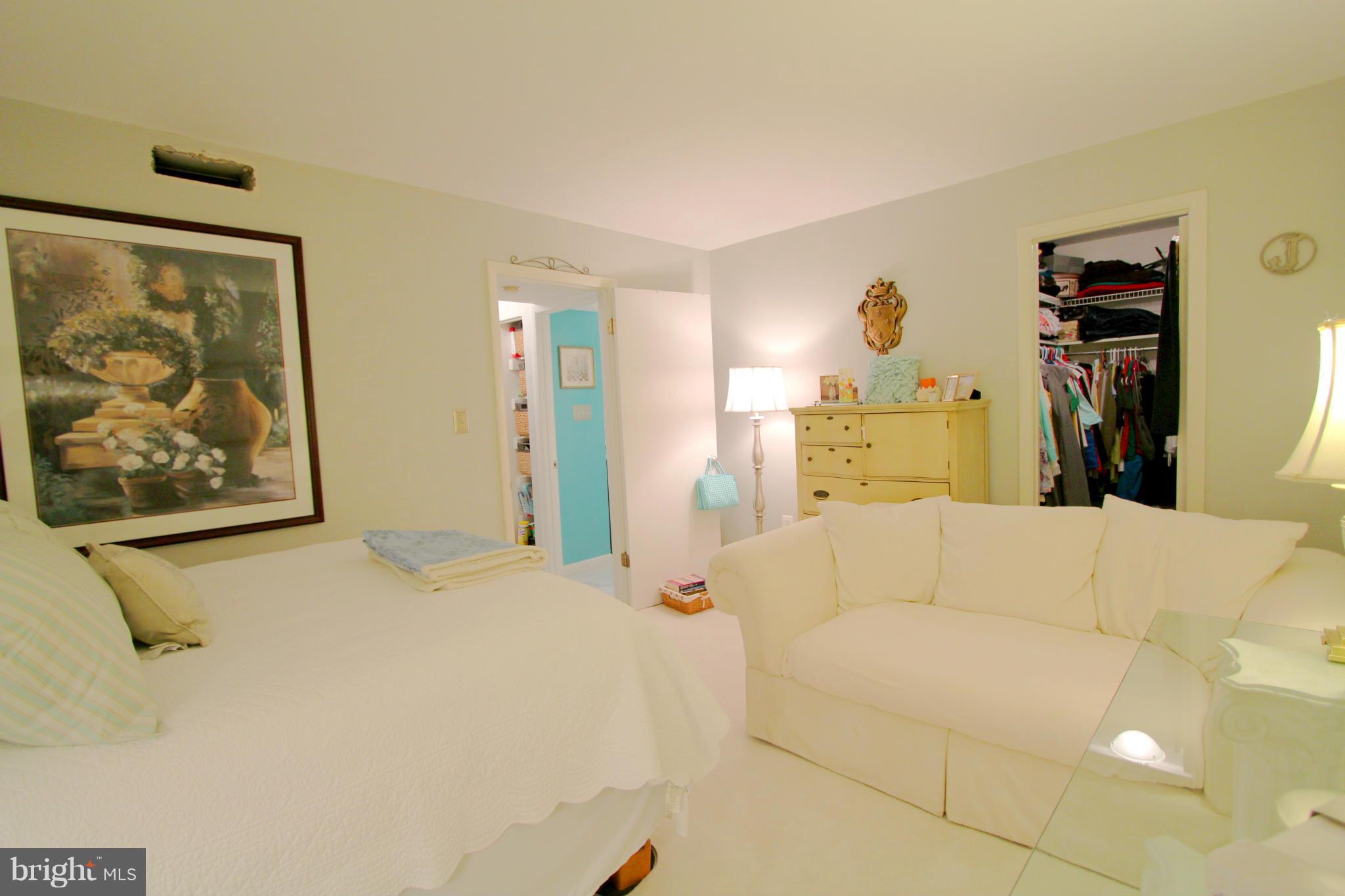 BURKE CENTRE STATION COMMONS - Residential