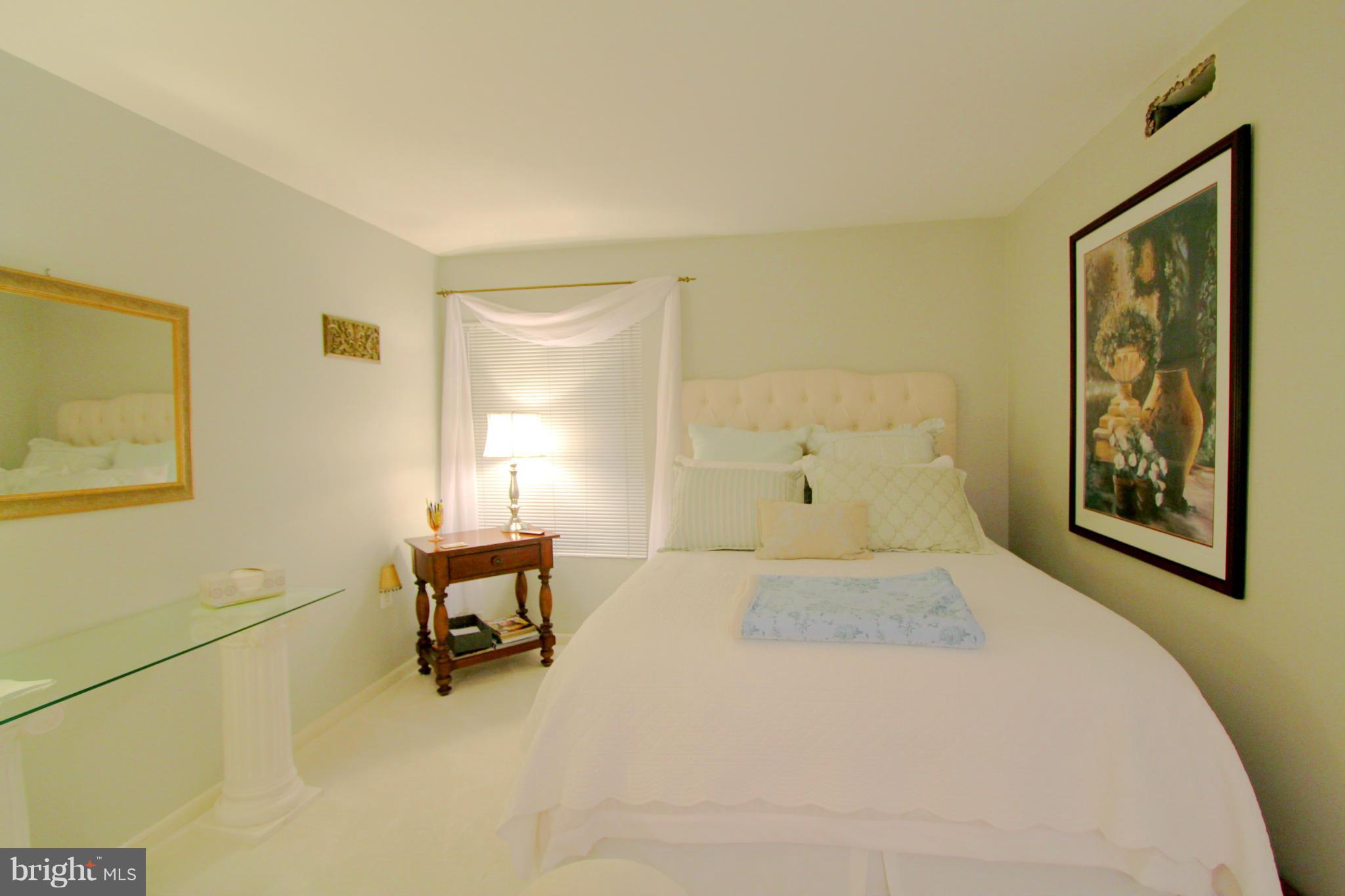 BURKE CENTRE STATION COMMONS - Residential