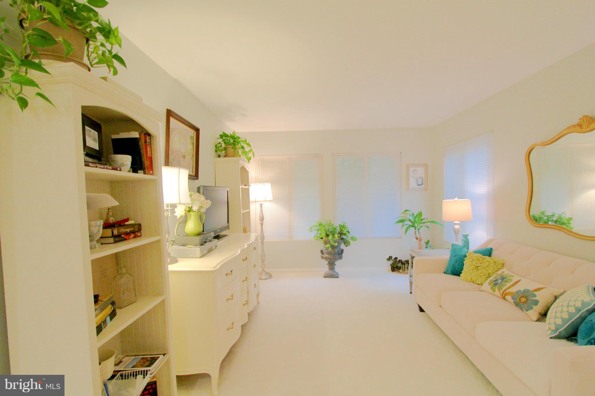 BURKE CENTRE STATION COMMONS - Residential