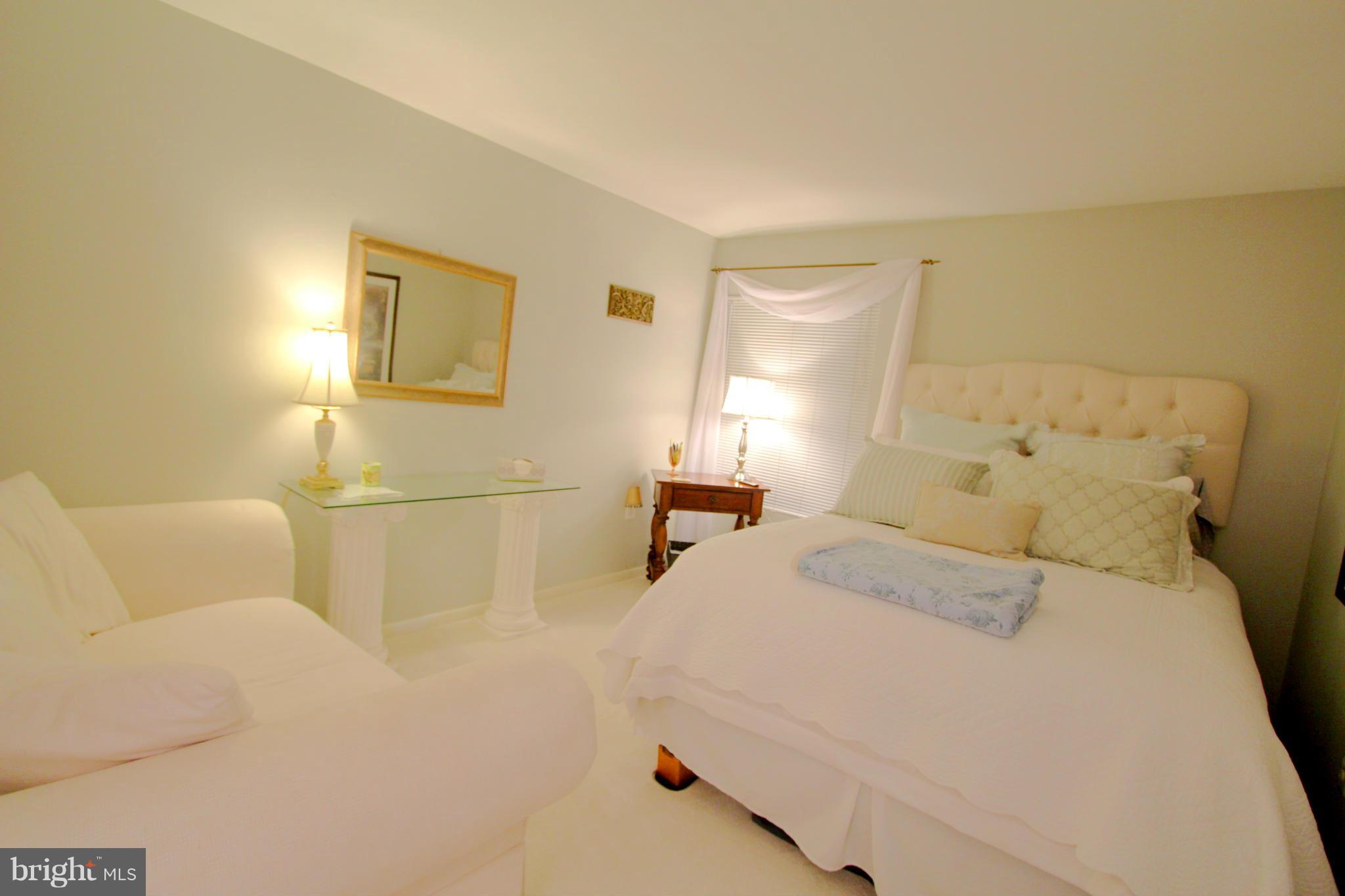 BURKE CENTRE STATION COMMONS - Residential