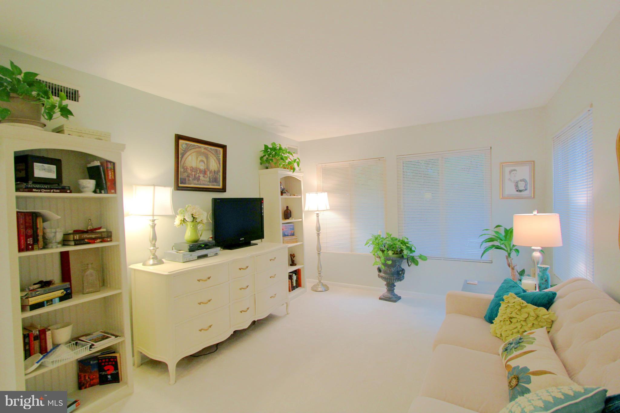 BURKE CENTRE STATION COMMONS - Residential