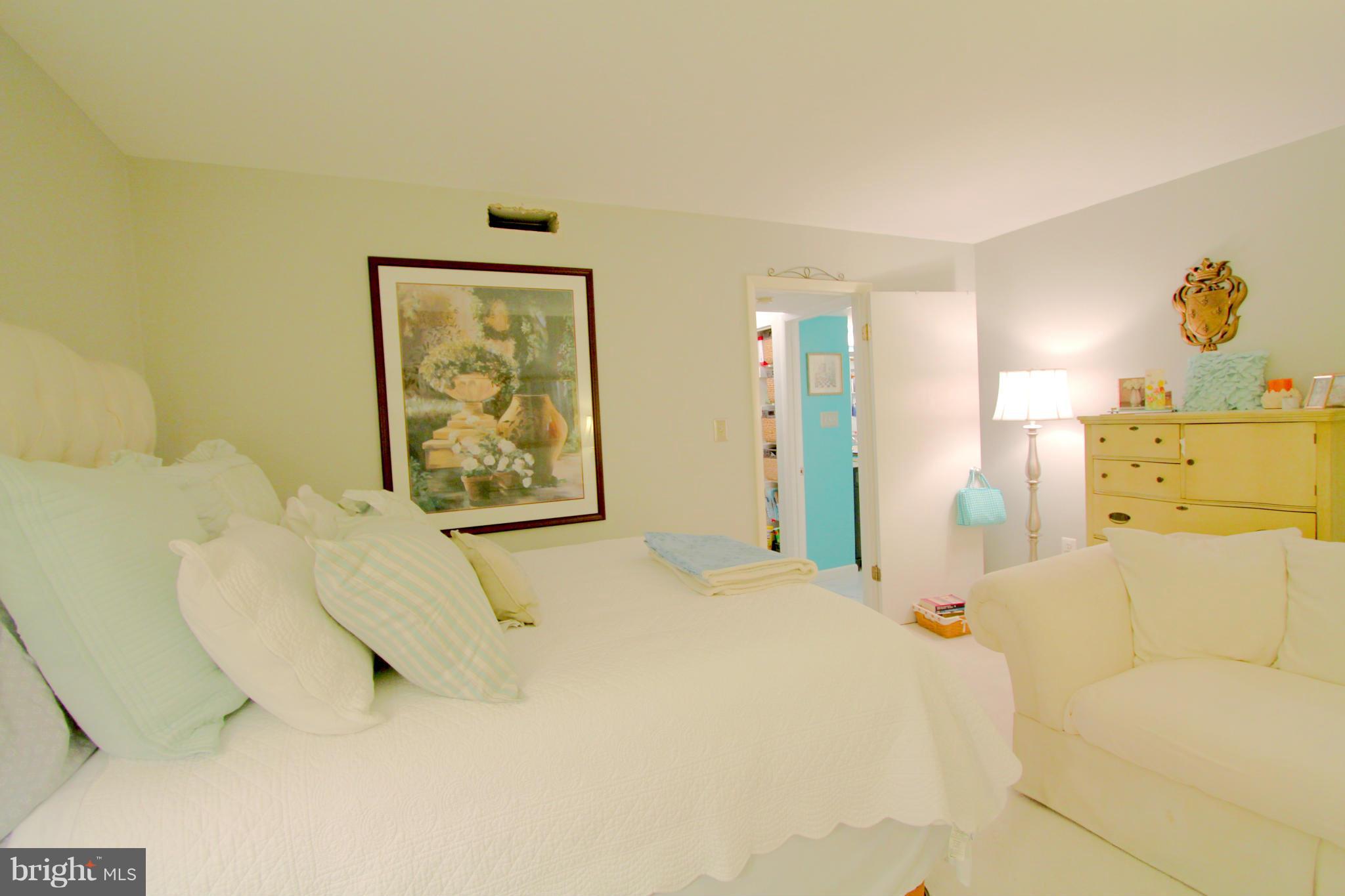 BURKE CENTRE STATION COMMONS - Residential