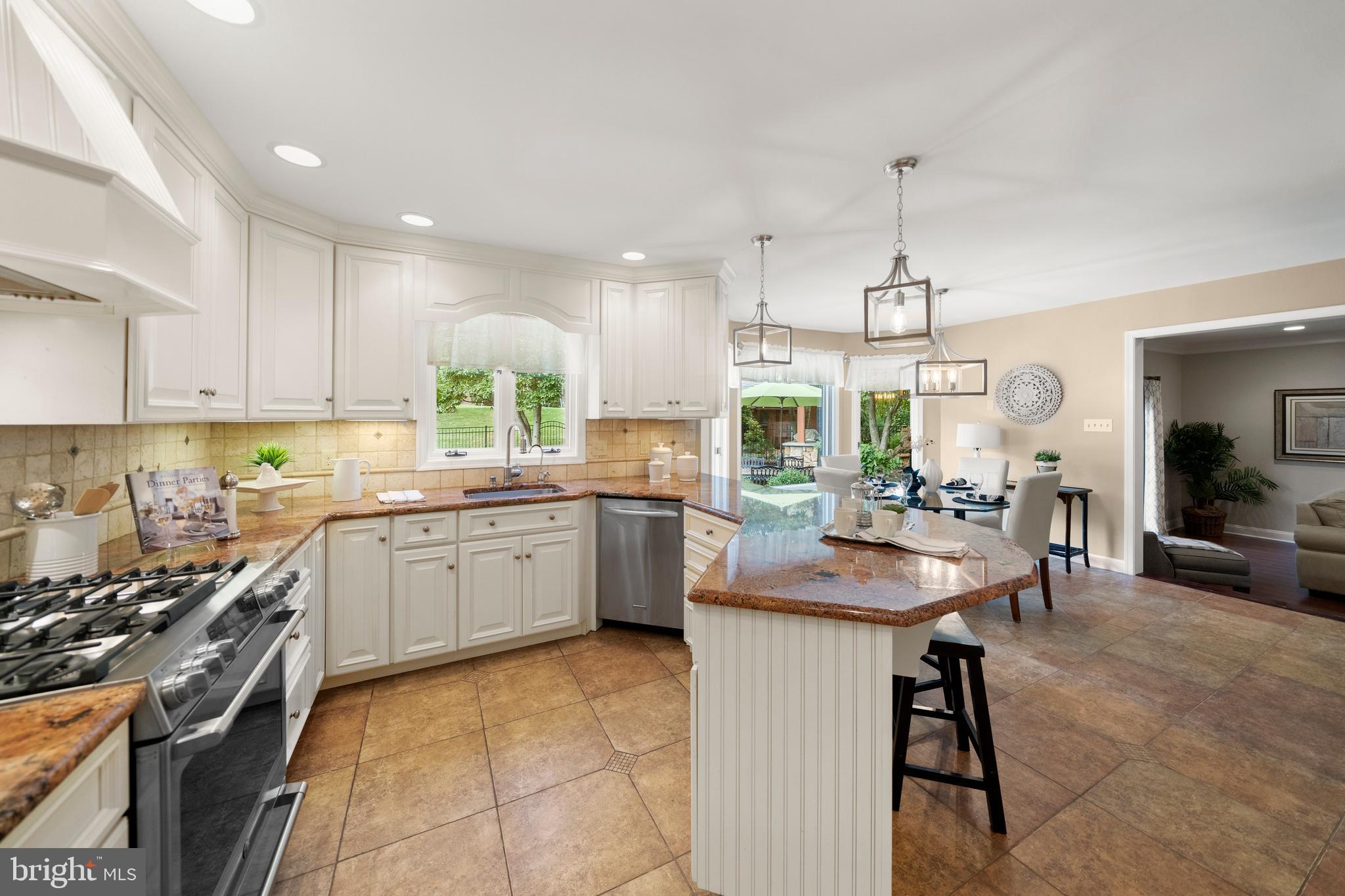 SHADOW OAK - Residential