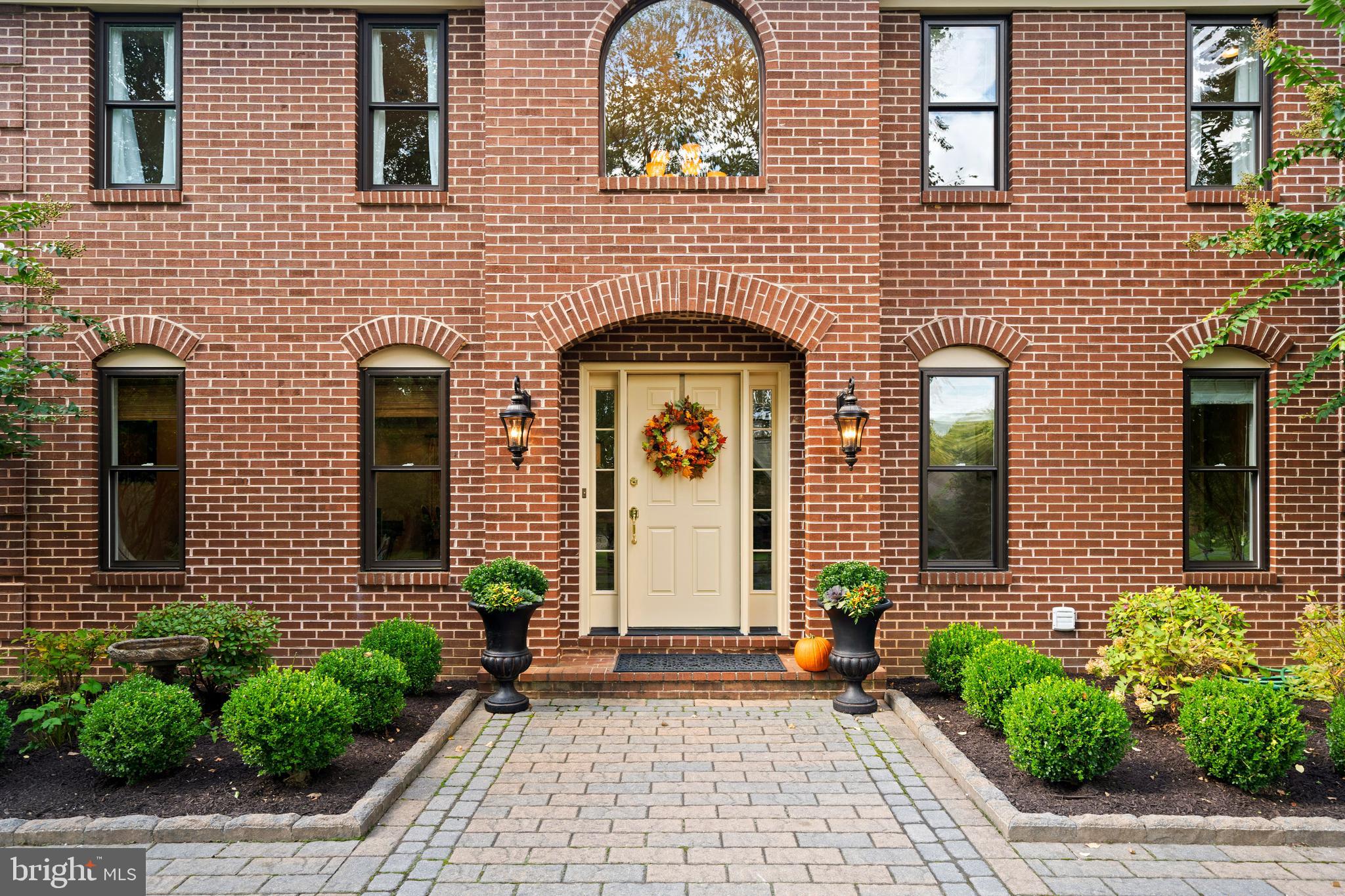 SHADOW OAK - Residential