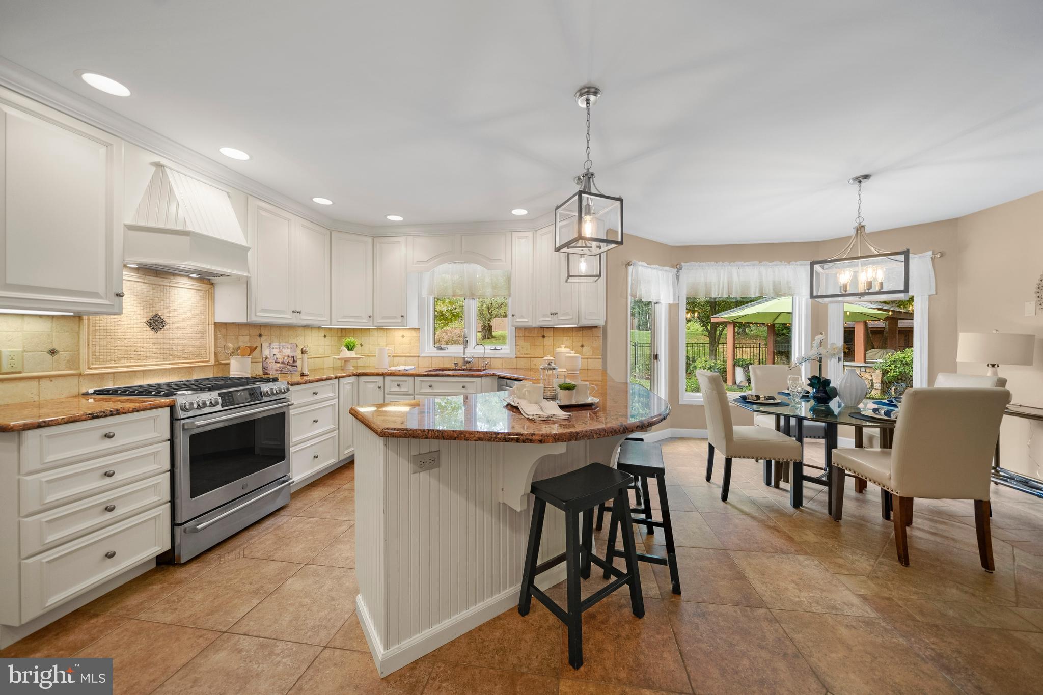 SHADOW OAK - Residential