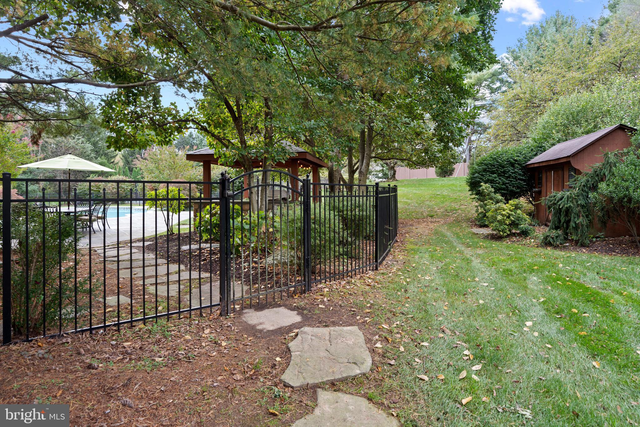 SHADOW OAK - Residential