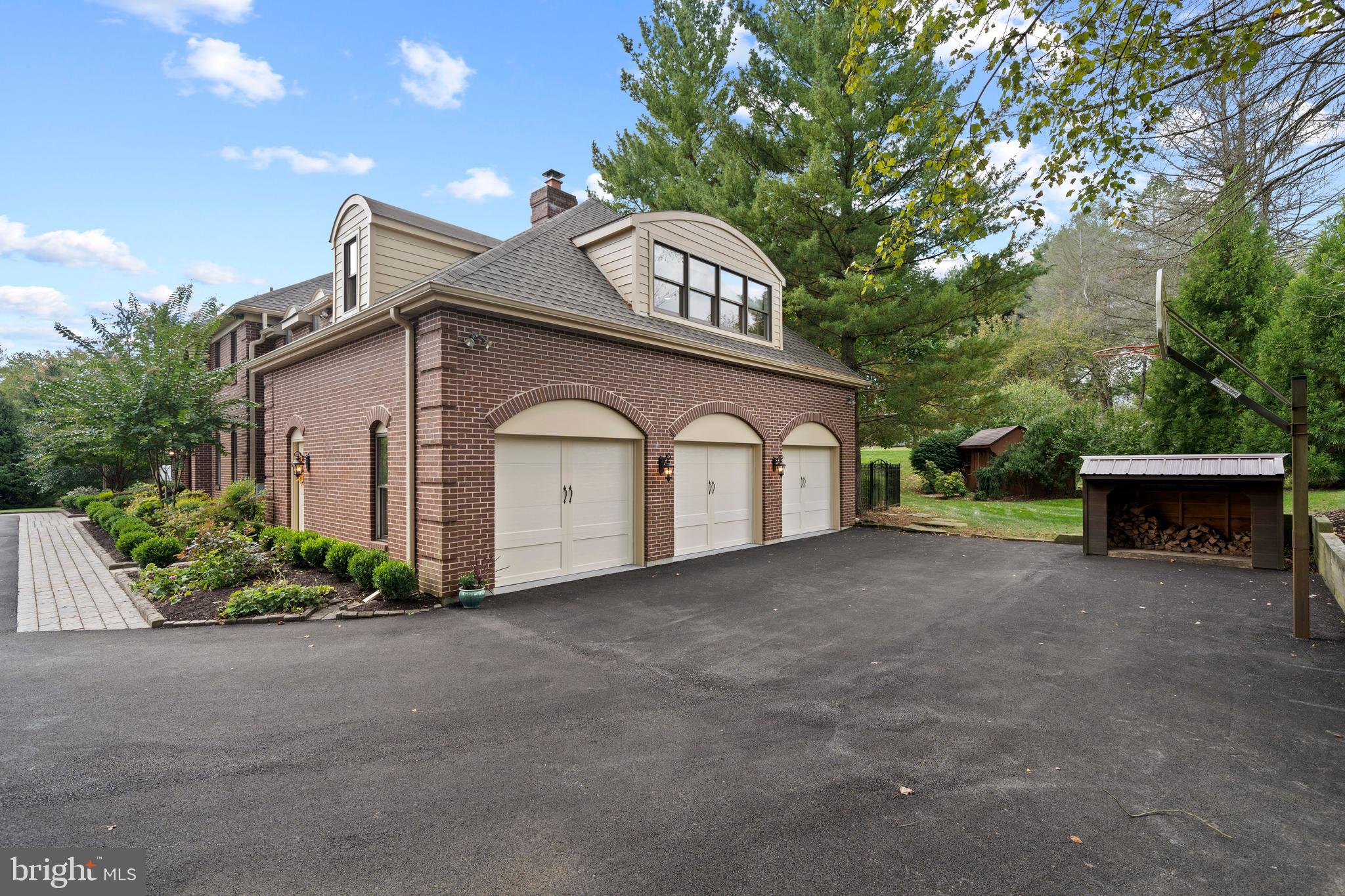 SHADOW OAK - Residential