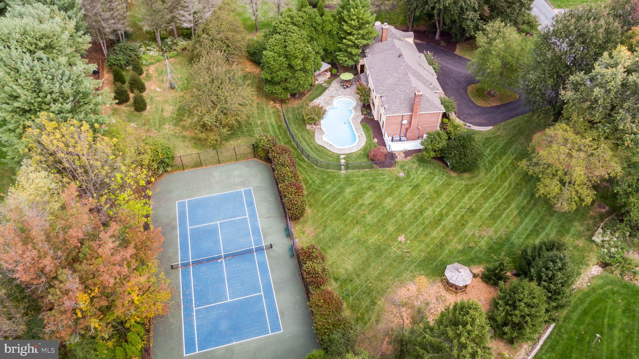 SHADOW OAK - Residential