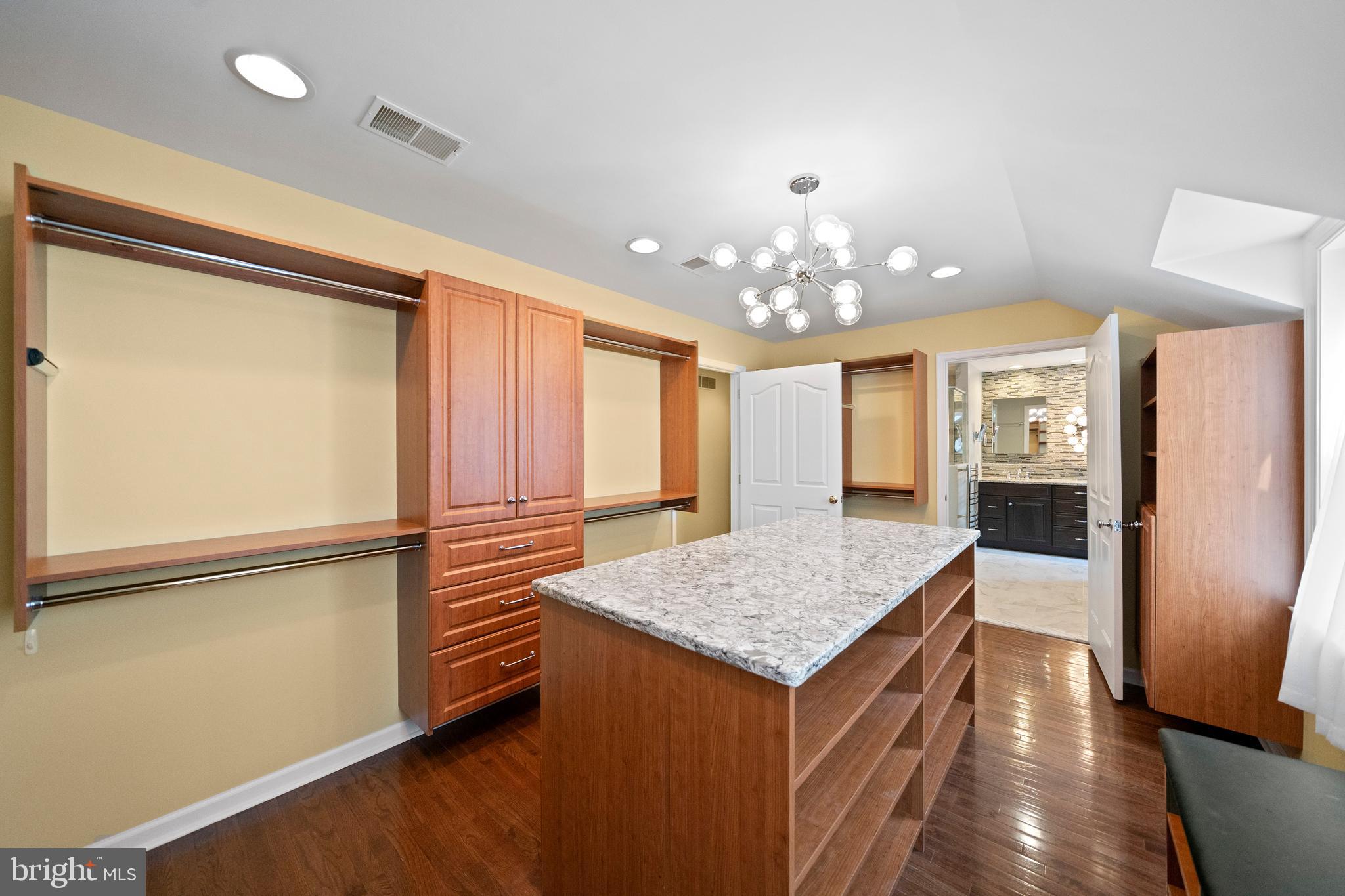 SHADOW OAK - Residential