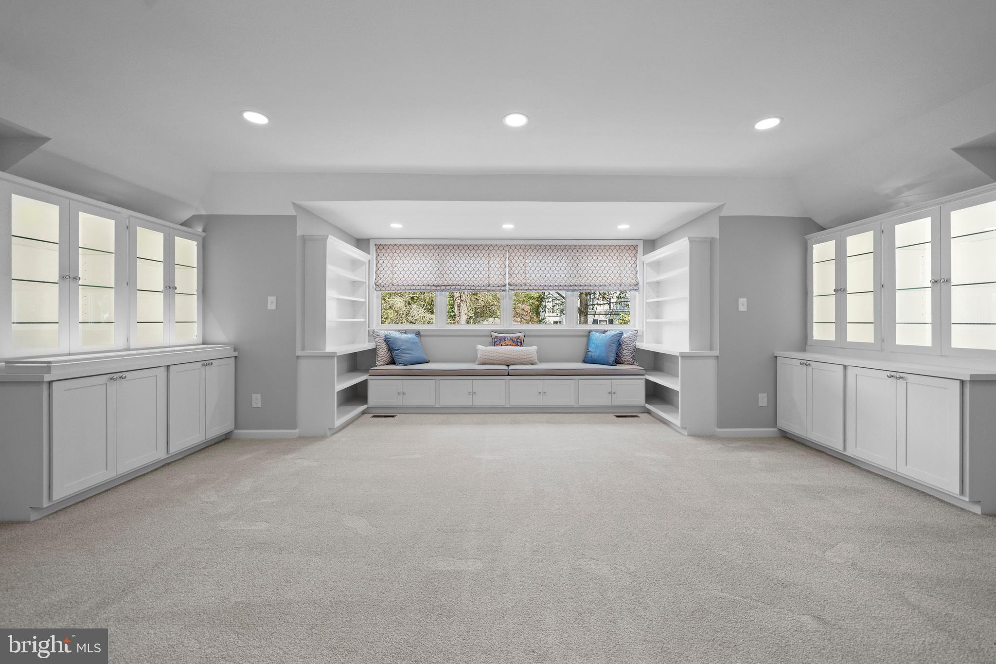 SHADOW OAK - Residential