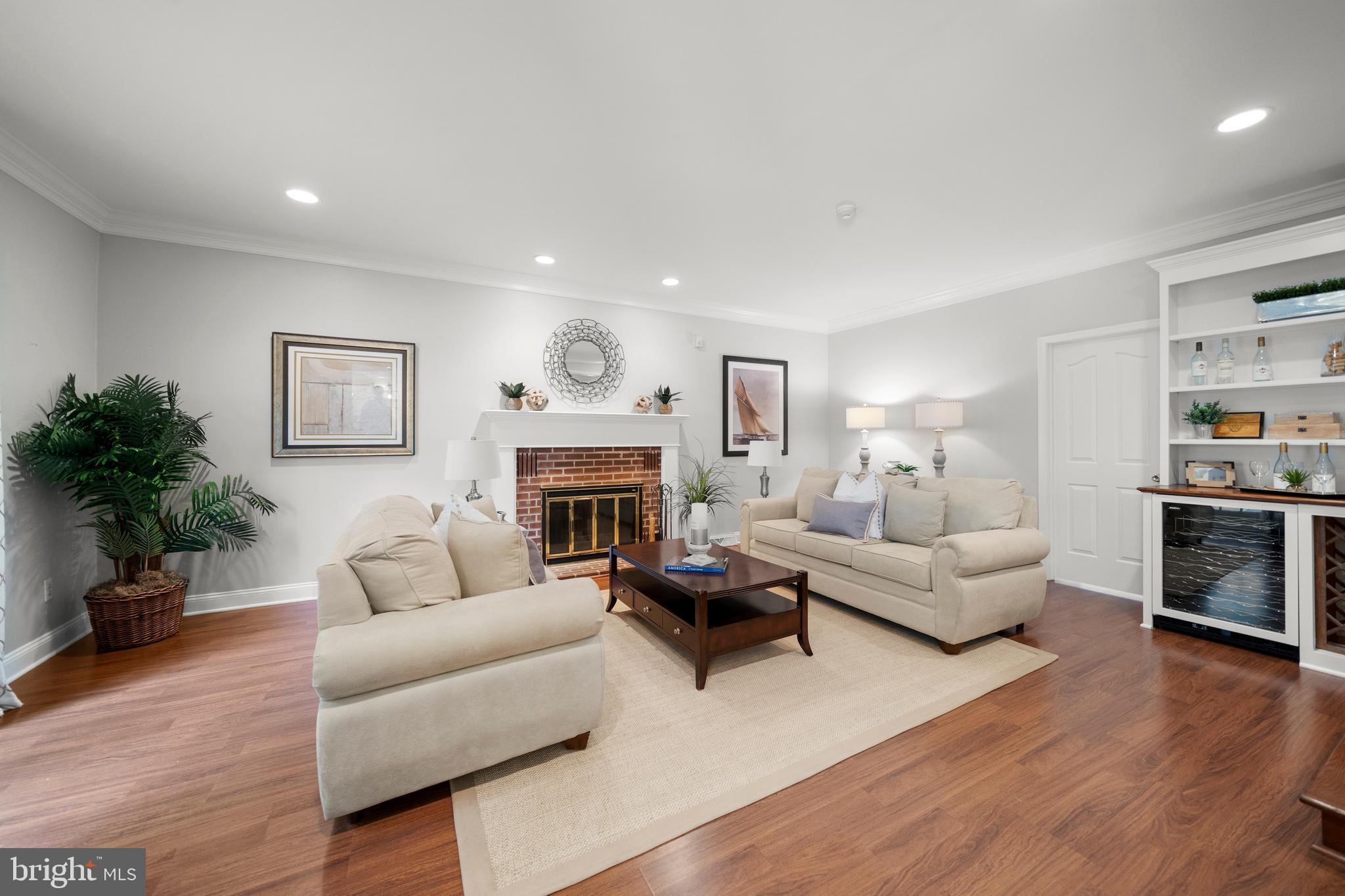 SHADOW OAK - Residential