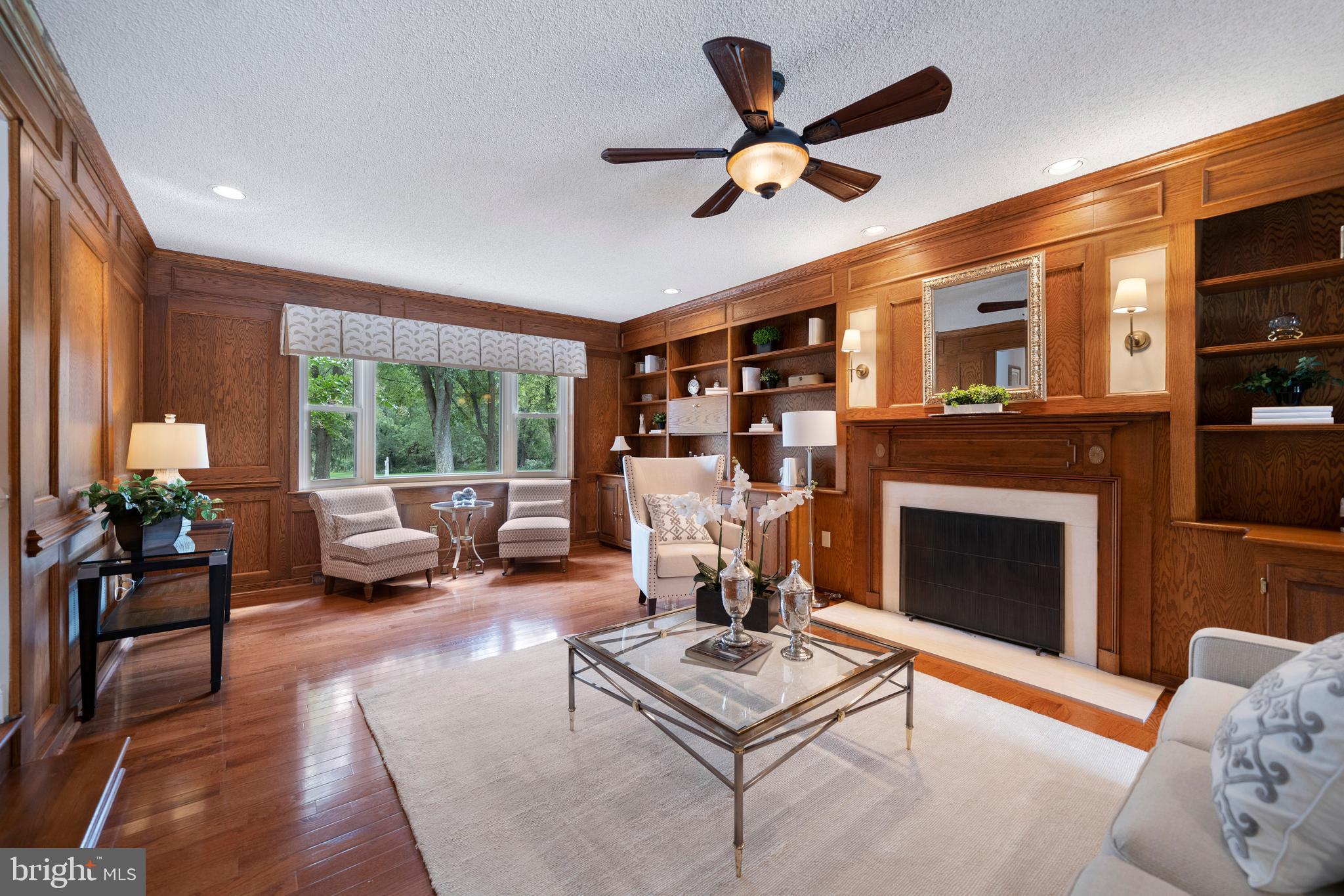 SHADOW OAK - Residential