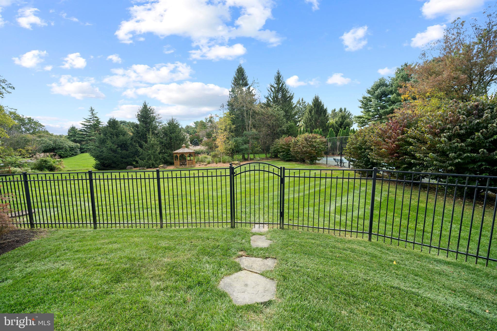 SHADOW OAK - Residential